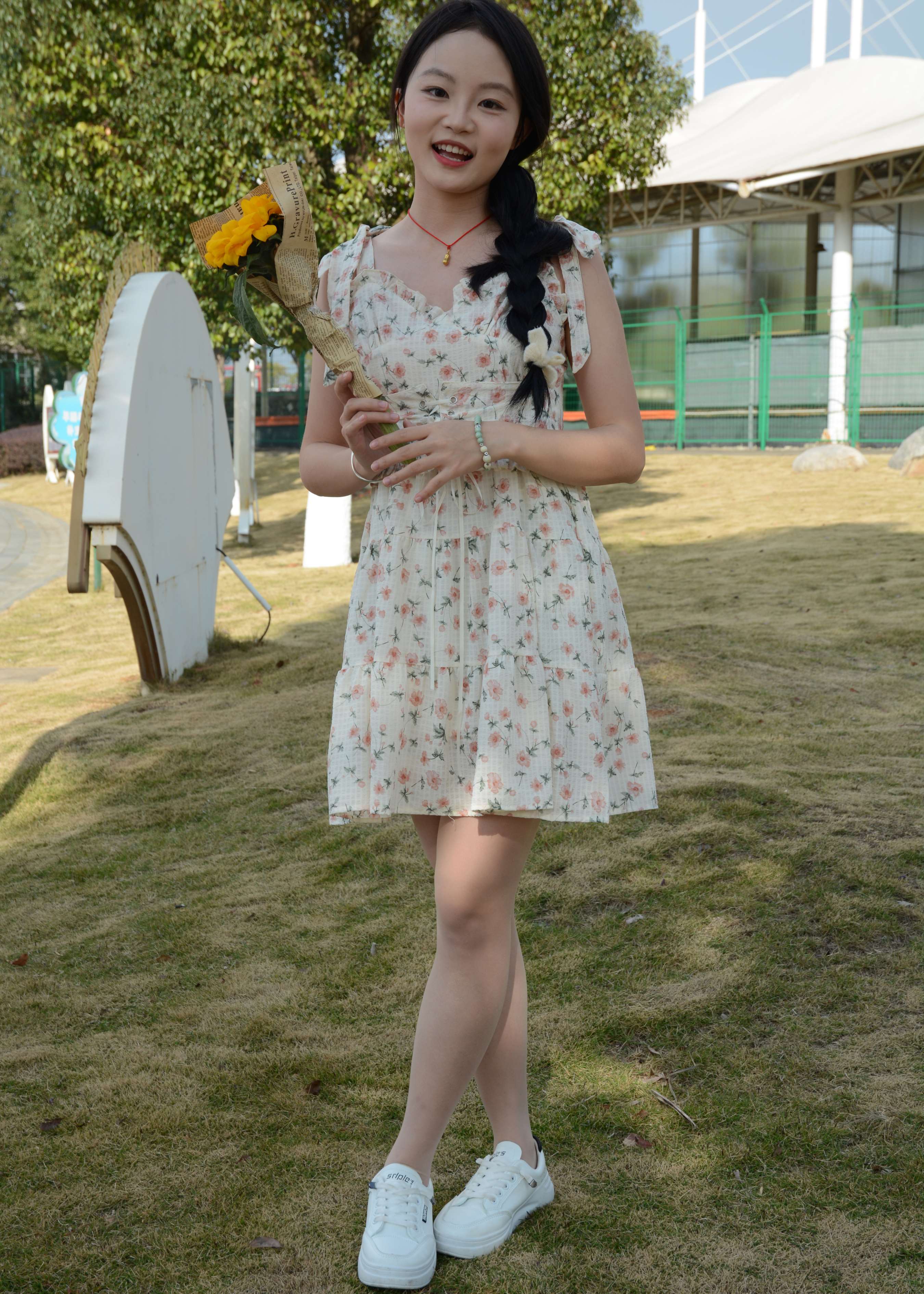 《双双-迎春碎花裙》作品图