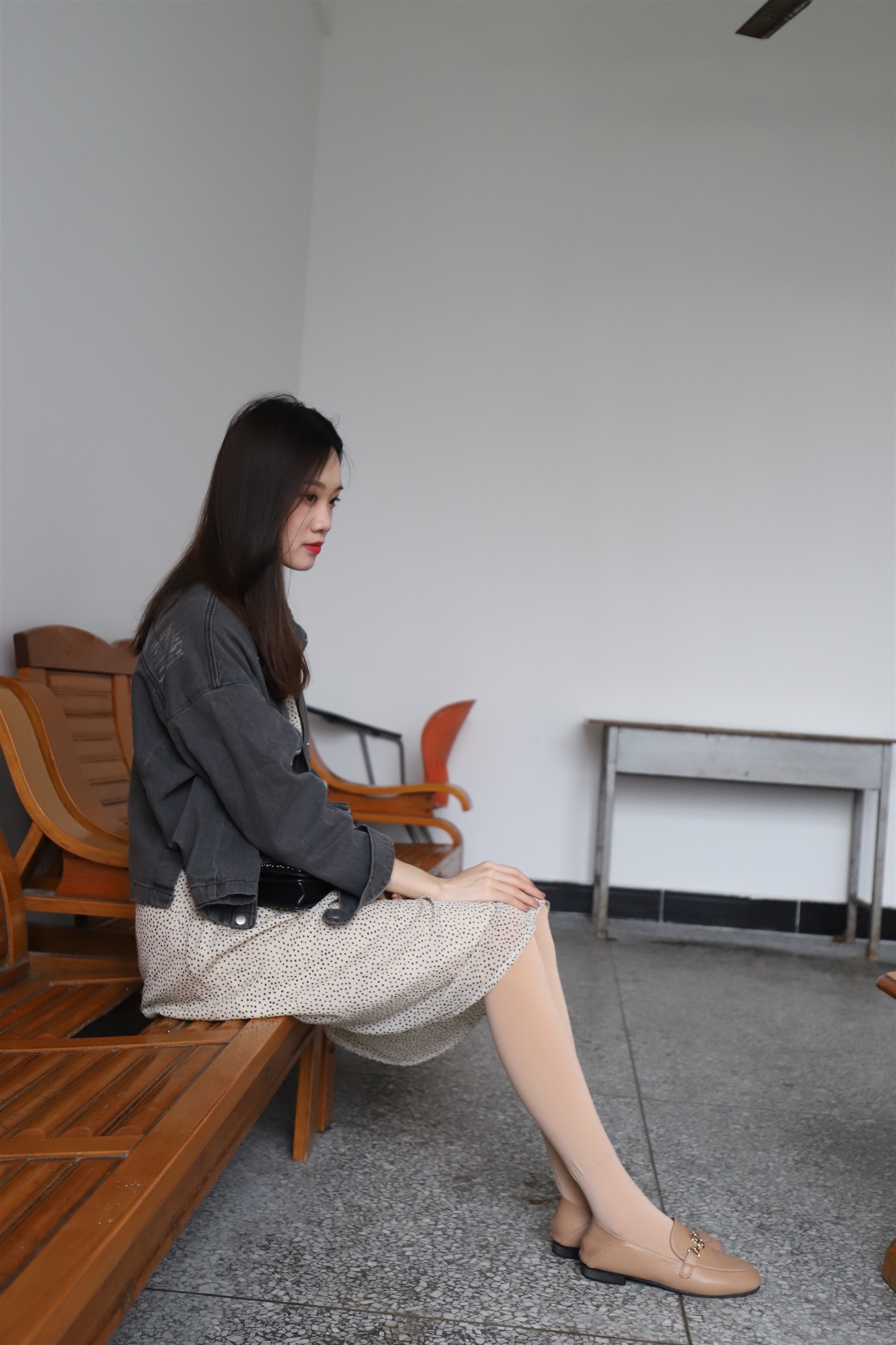 《女神家拍长丝脚丫》作品图