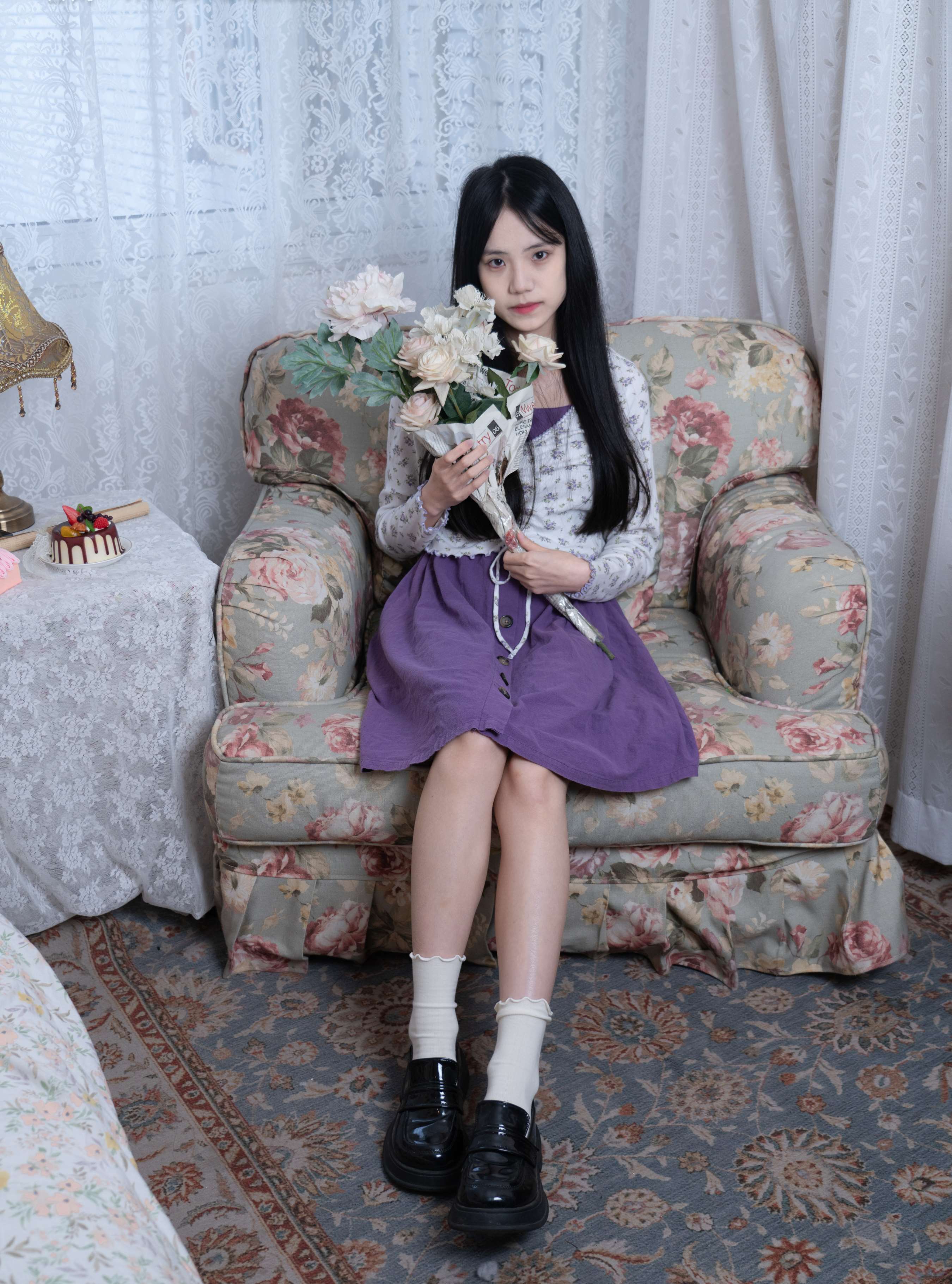 《胡桃-皮鞋白棉袜の裸足》作品图