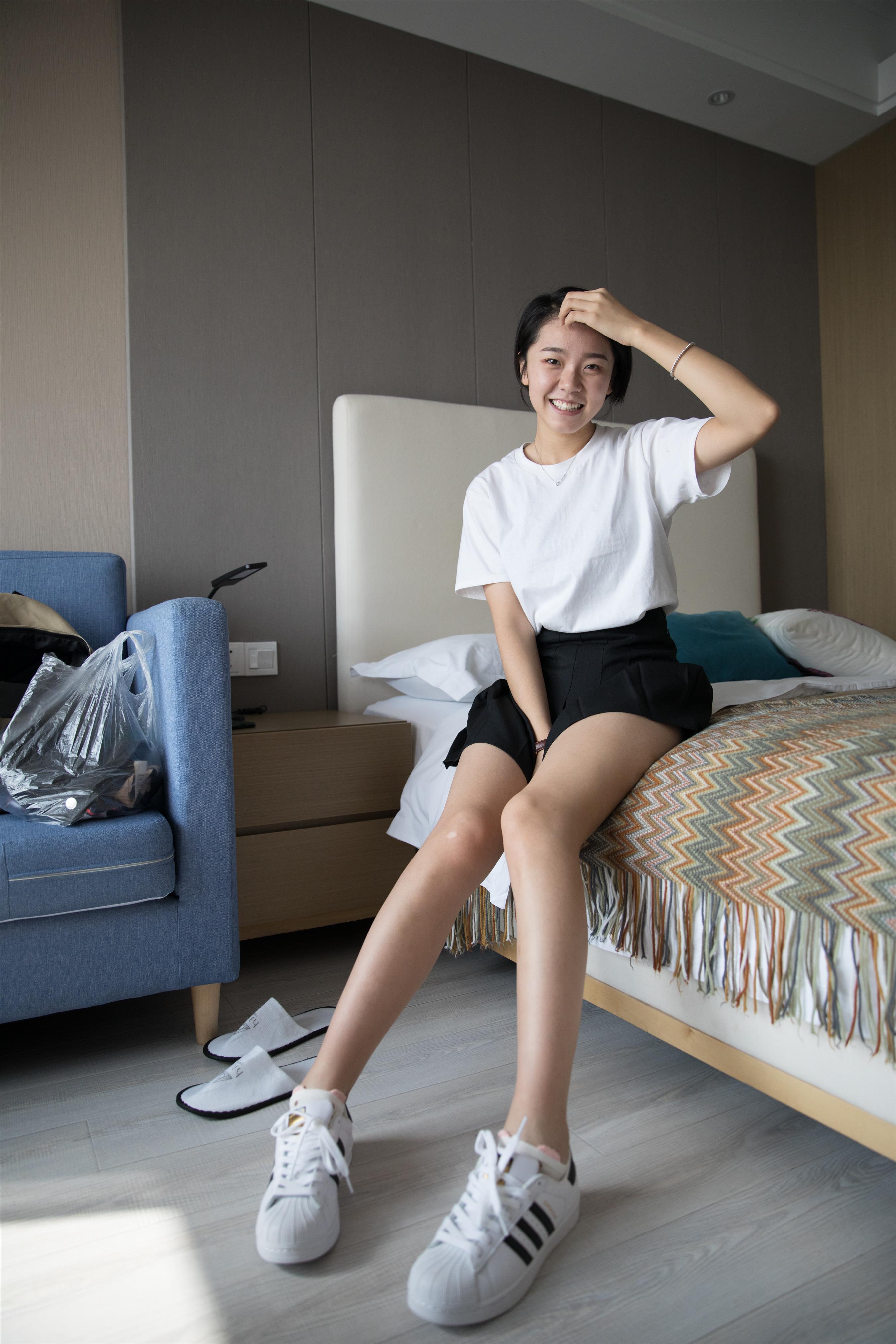 《爱笑的少女の板鞋棉袜脚+视频1个》作品图