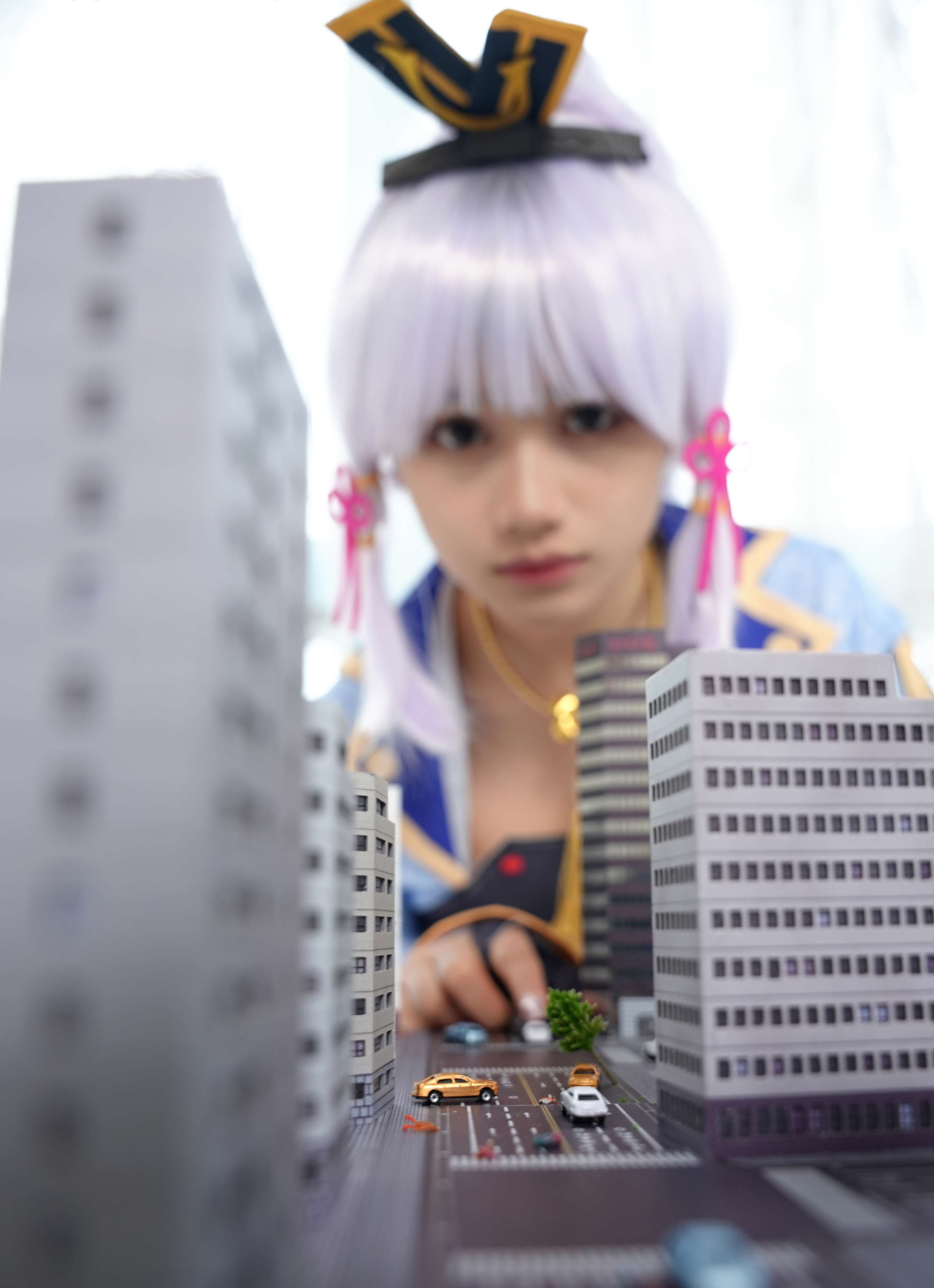 《花花-梦境误入小人国，化身巨人少女》作品图