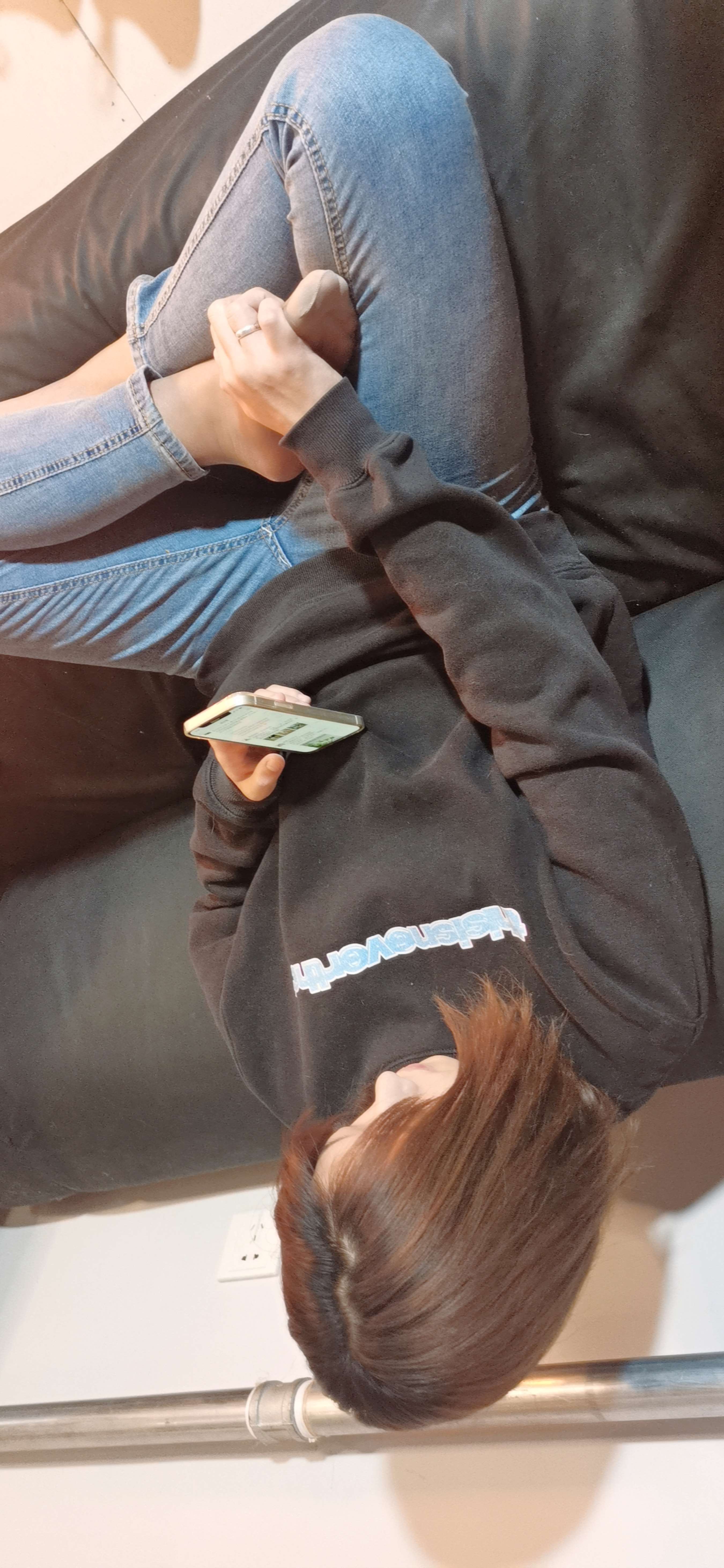 《偷拍表妹的脚》作品图