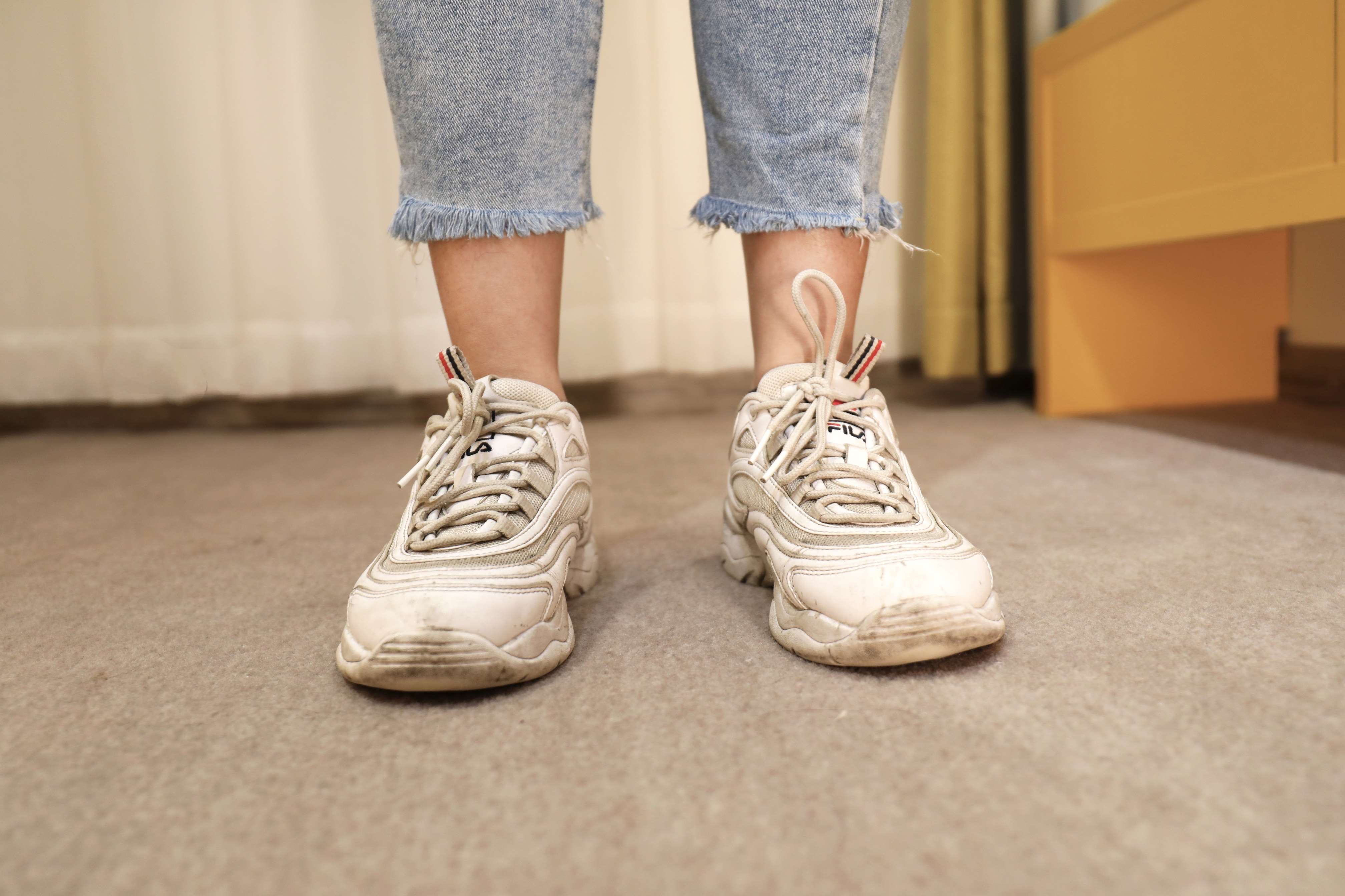 《学妹嫩足玩物》作品图