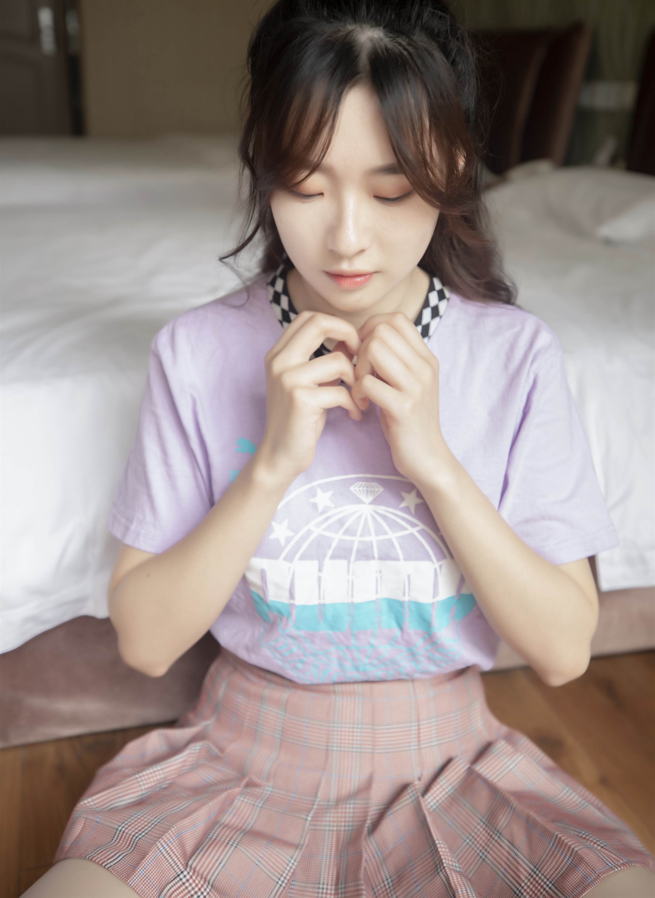 《运动鞋の丝袜脚丫》作品图