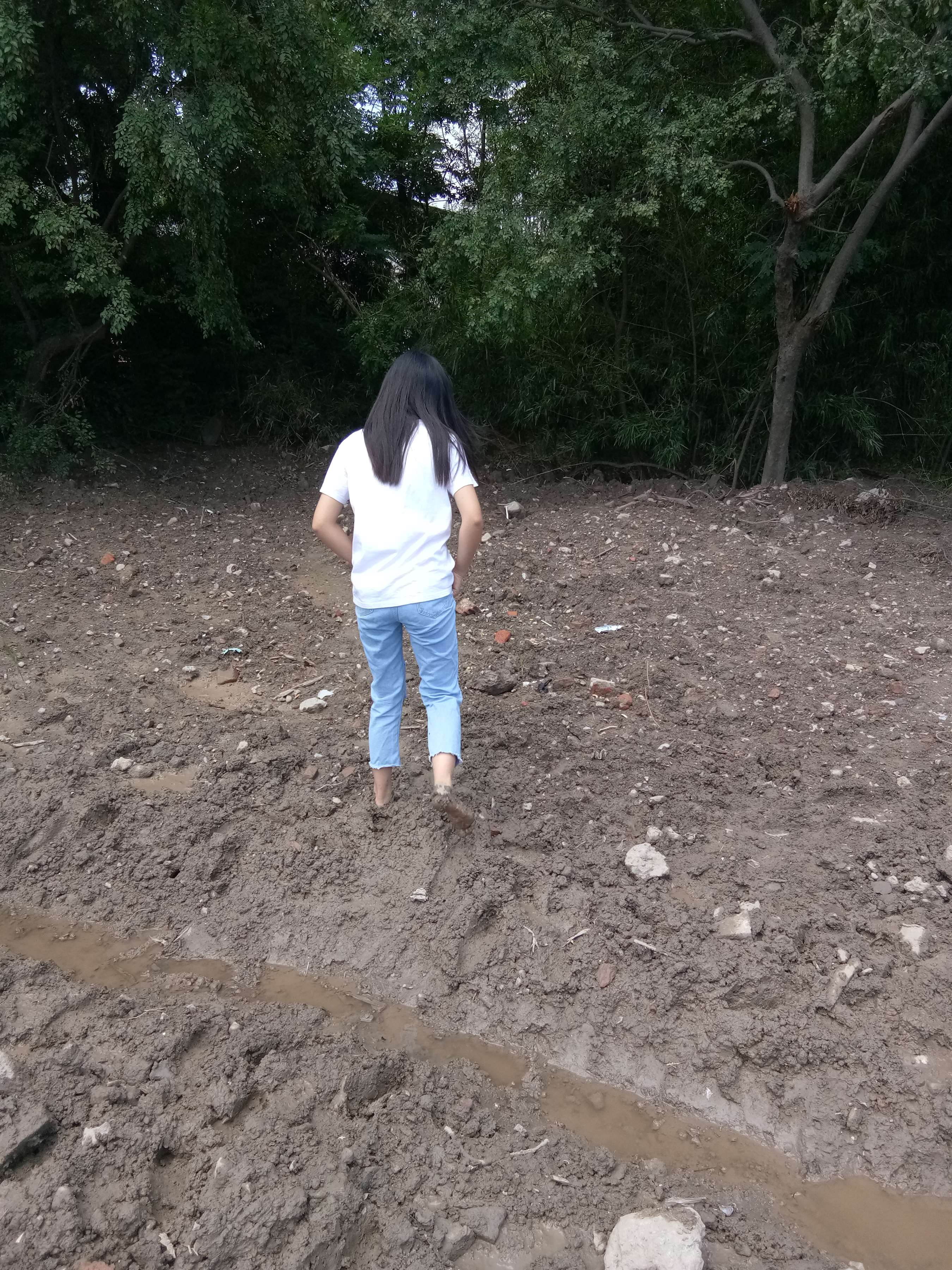 《踩泥高中生【套图+视频3个】》作品图