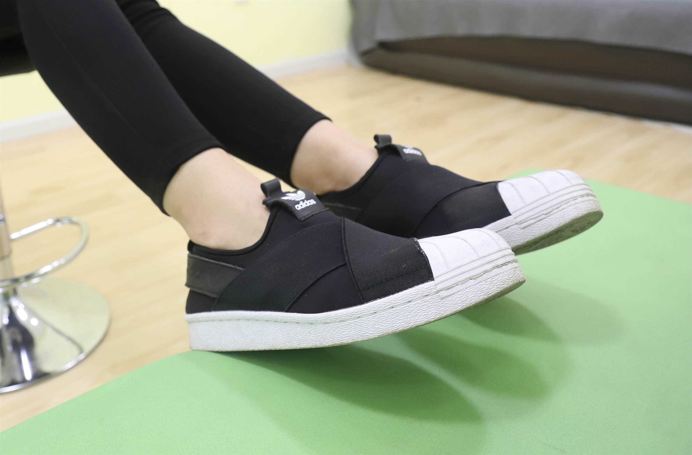 《休闲装の船袜脚》作品图