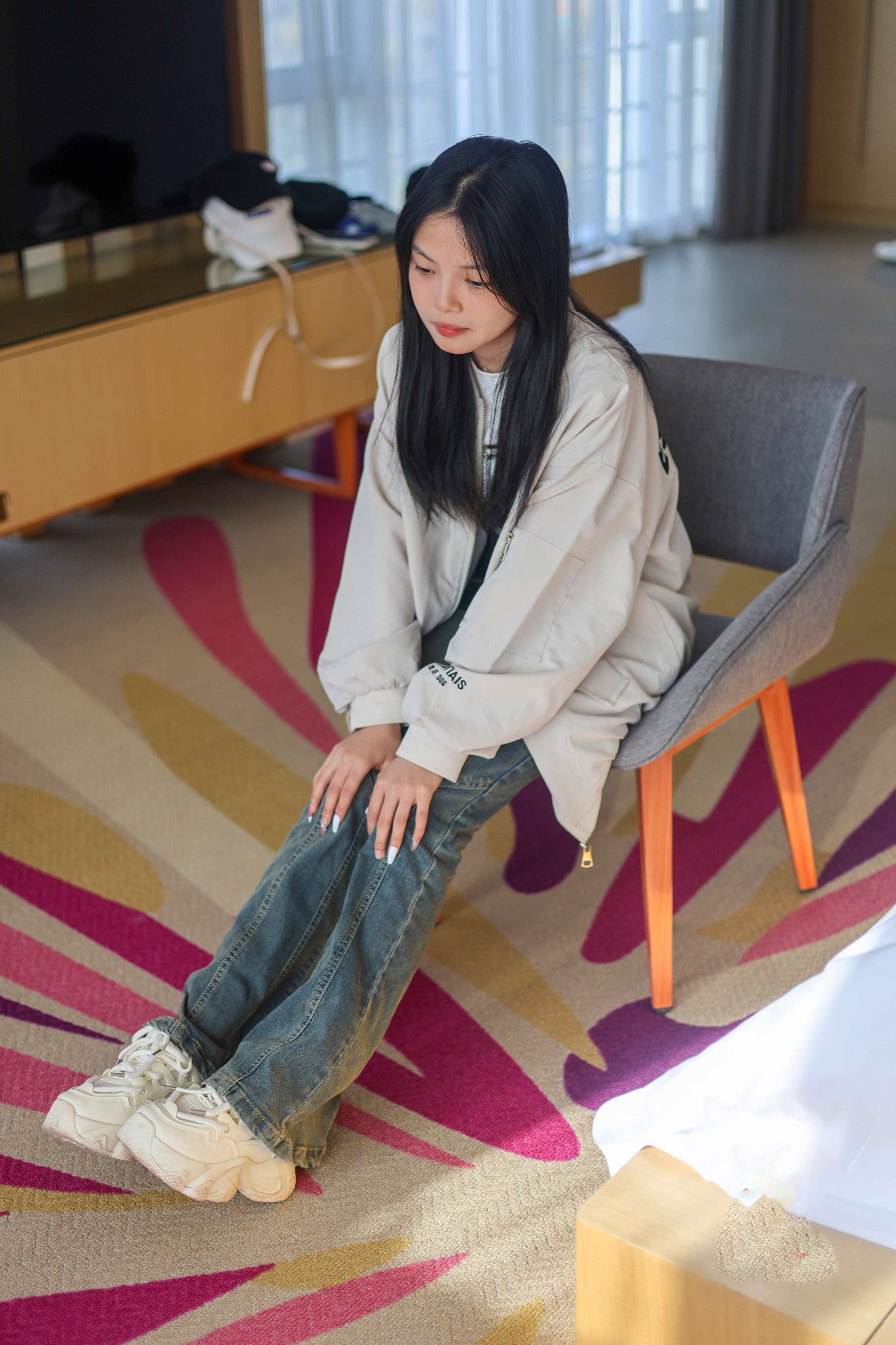 《牛仔少女咖色袜の裸足》作品图