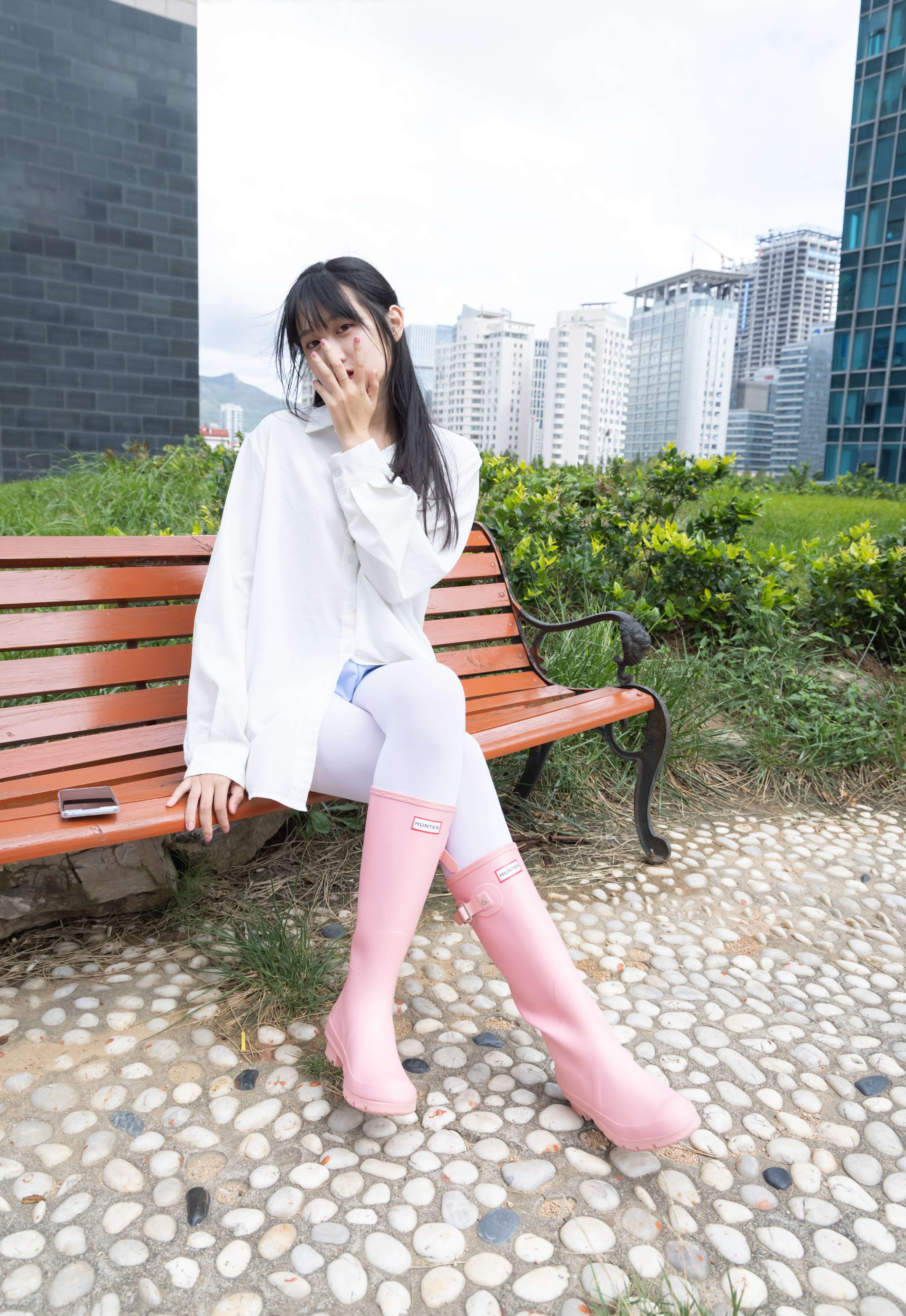 《小敏雨靴の白丝袜》作品图