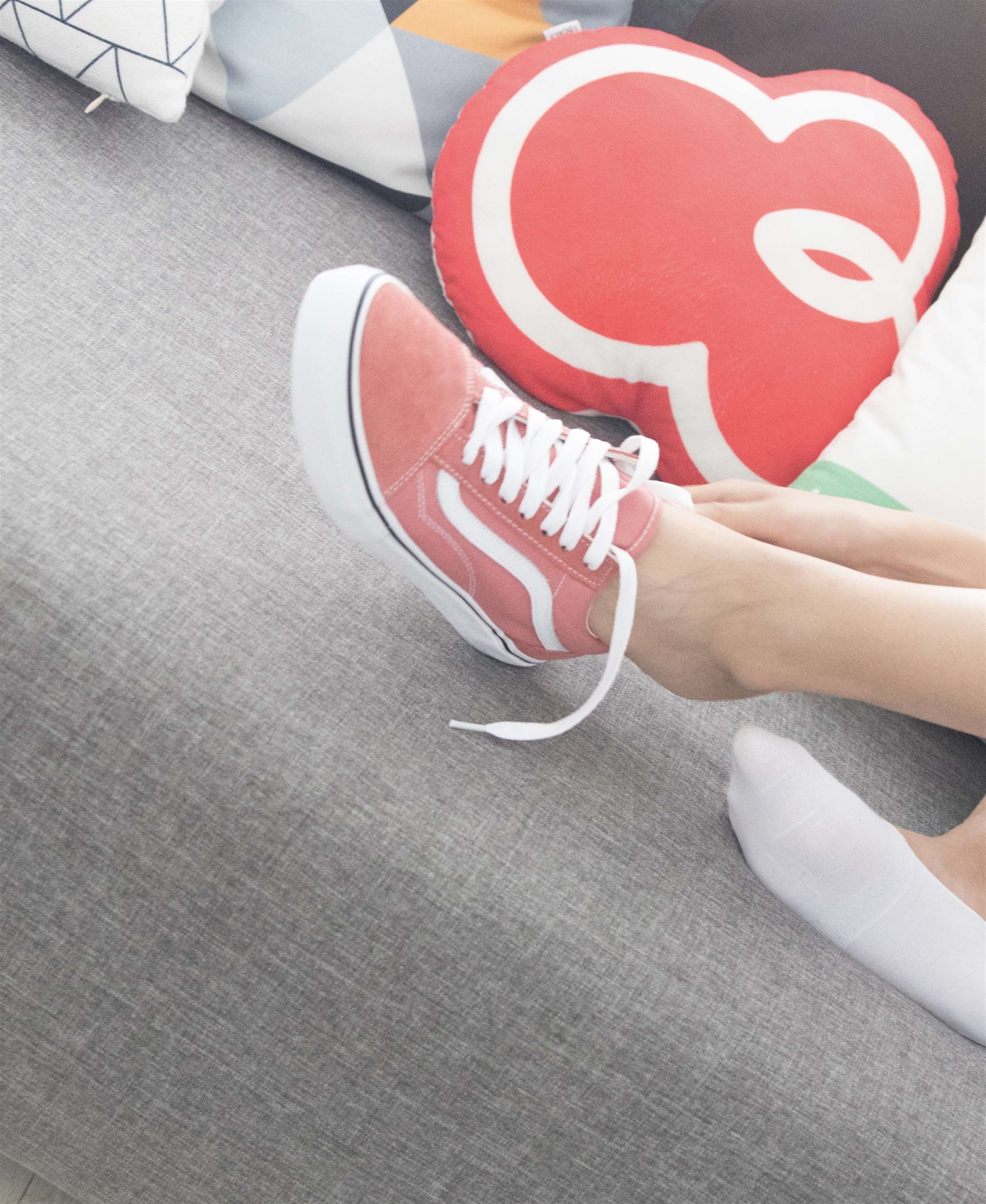 《板鞋白船袜脚【视频1个网盘下载】》作品图