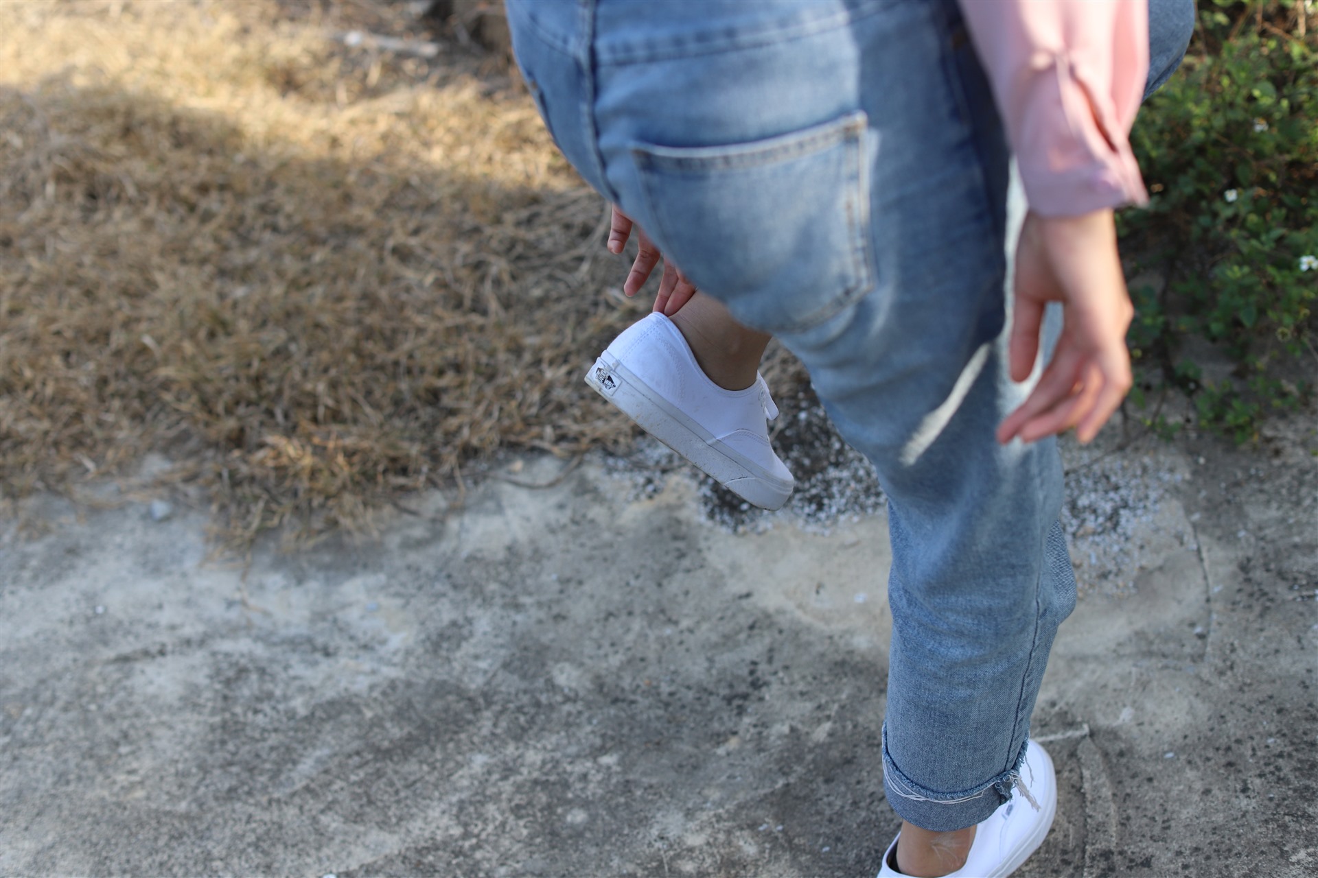 《校园姐妹花船袜脚丫》作品图