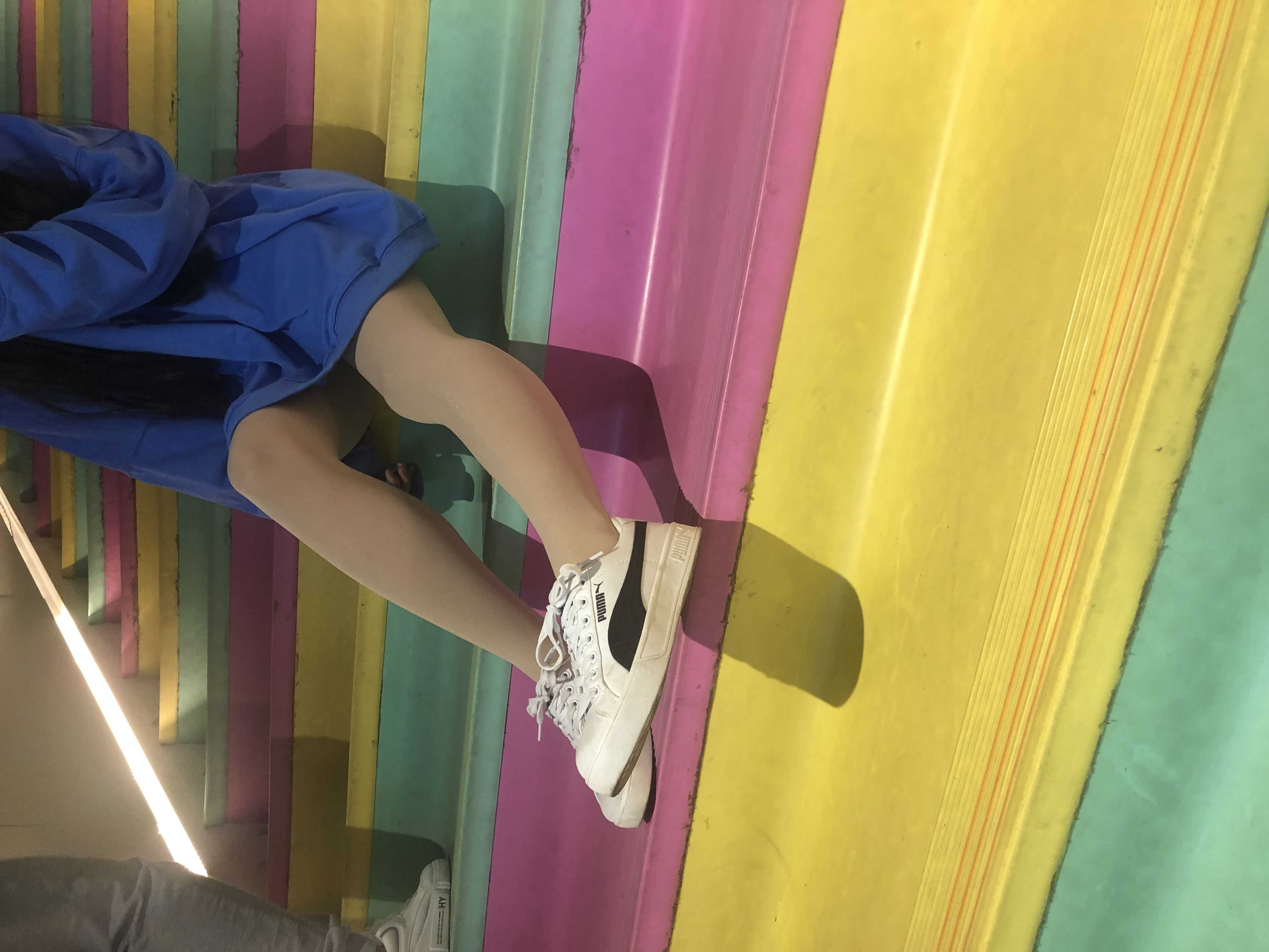 《商场板鞋の丝袜脚丫+视频一部》作品图