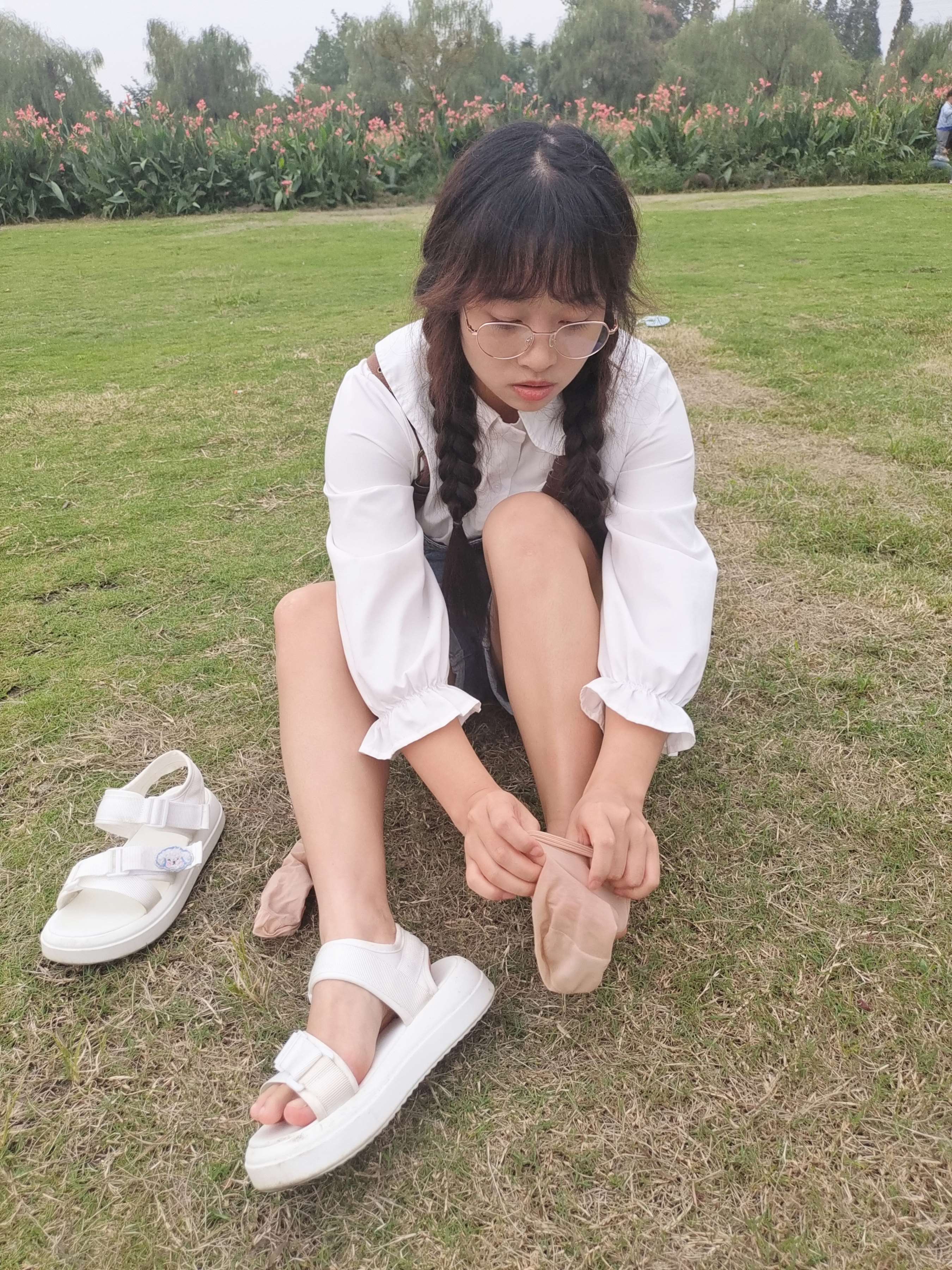 《宝儿 – 披着情绪的花》作品图