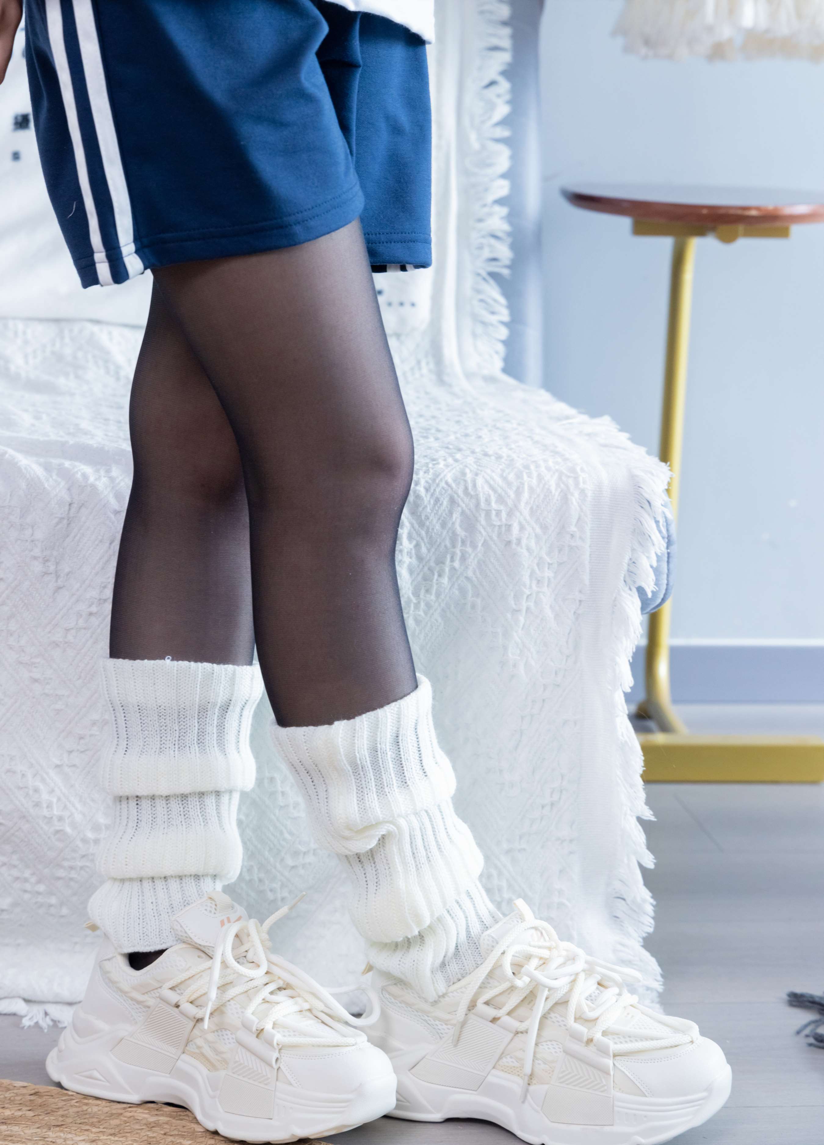 《甜甜圈-校服运动鞋の薄黑丝袜套》作品图