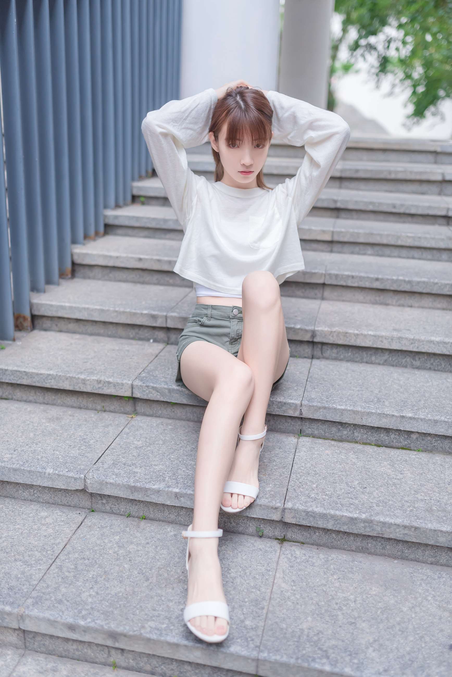 《热裤厚跟脚丫》作品图