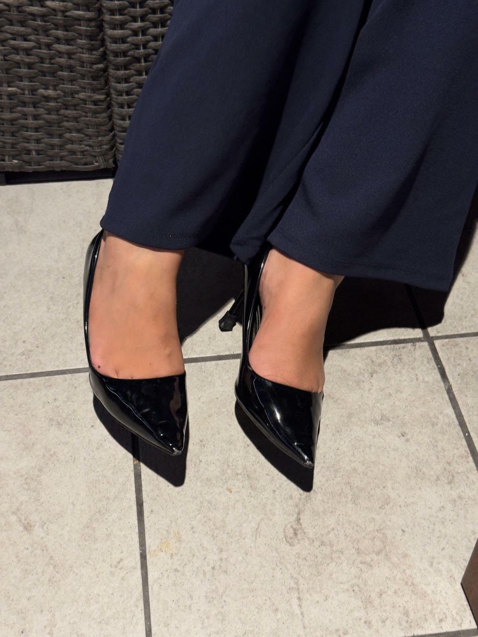 《高跟鞋气质美女足拍》作品图