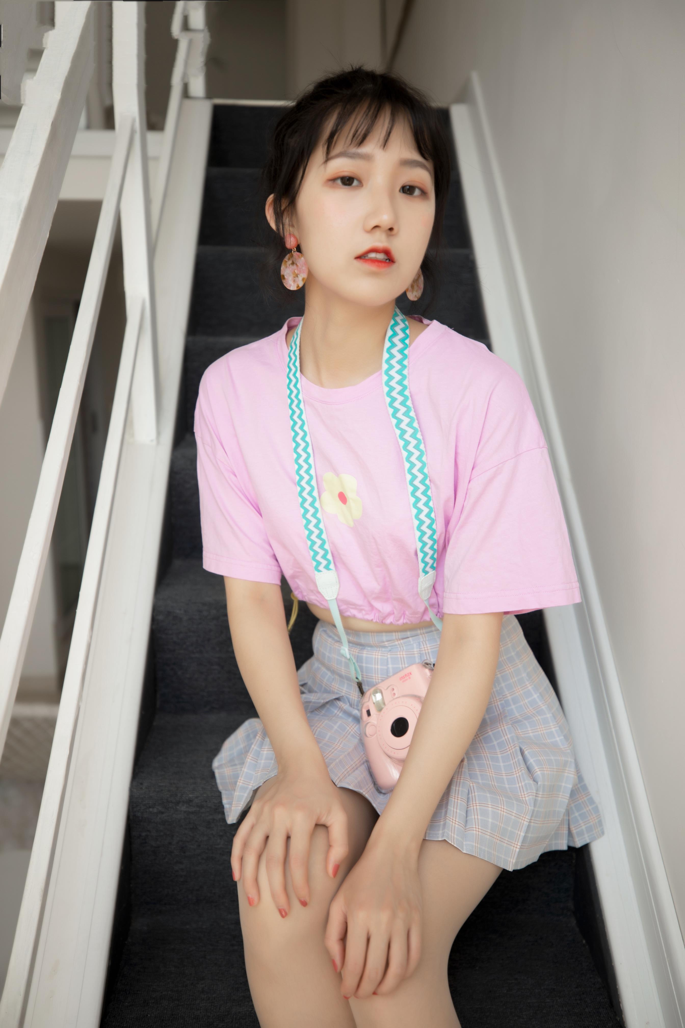 《凉拖丝袜脚丫》作品图