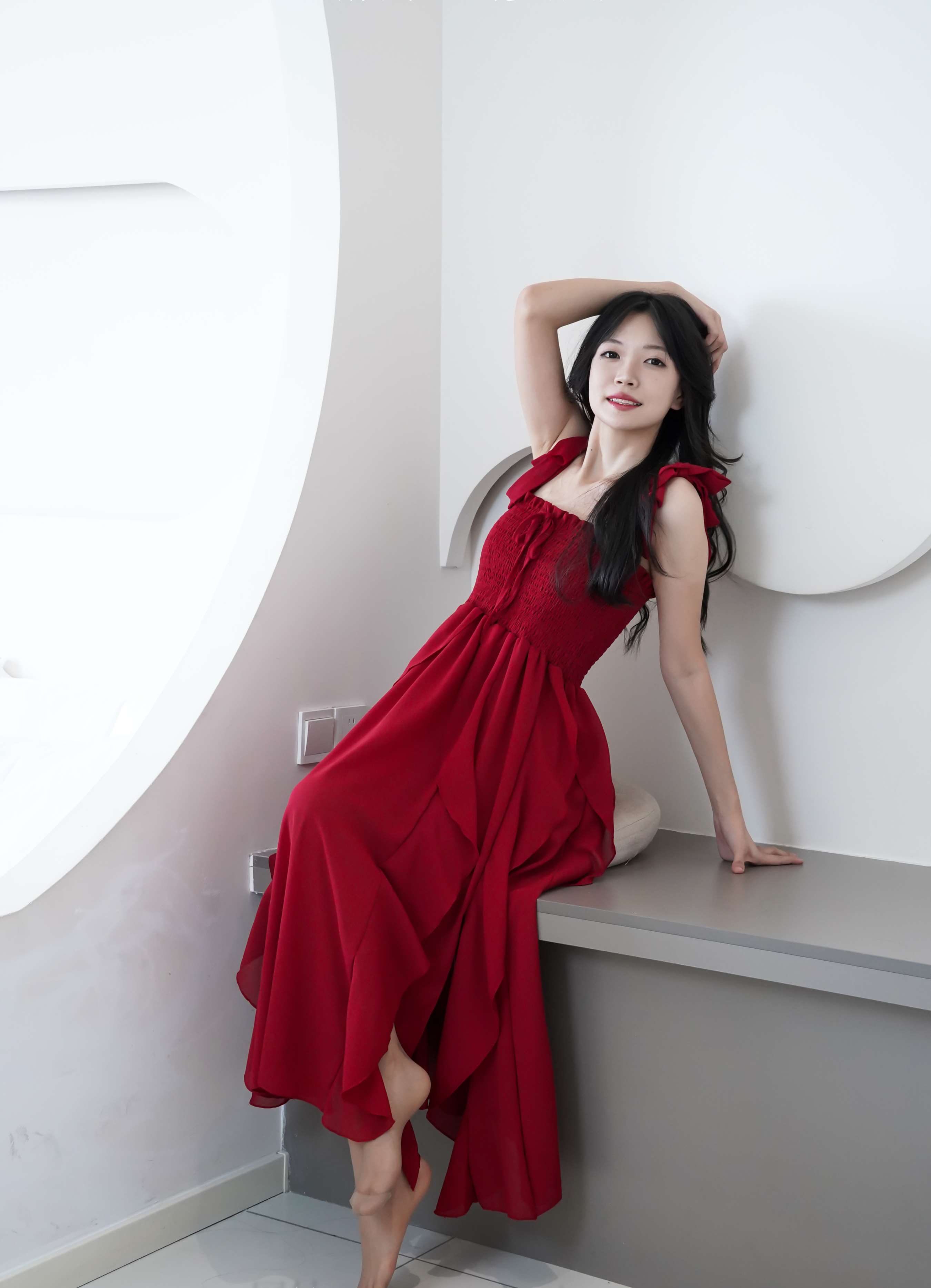 《yuuu 红裙の嫩足》作品图