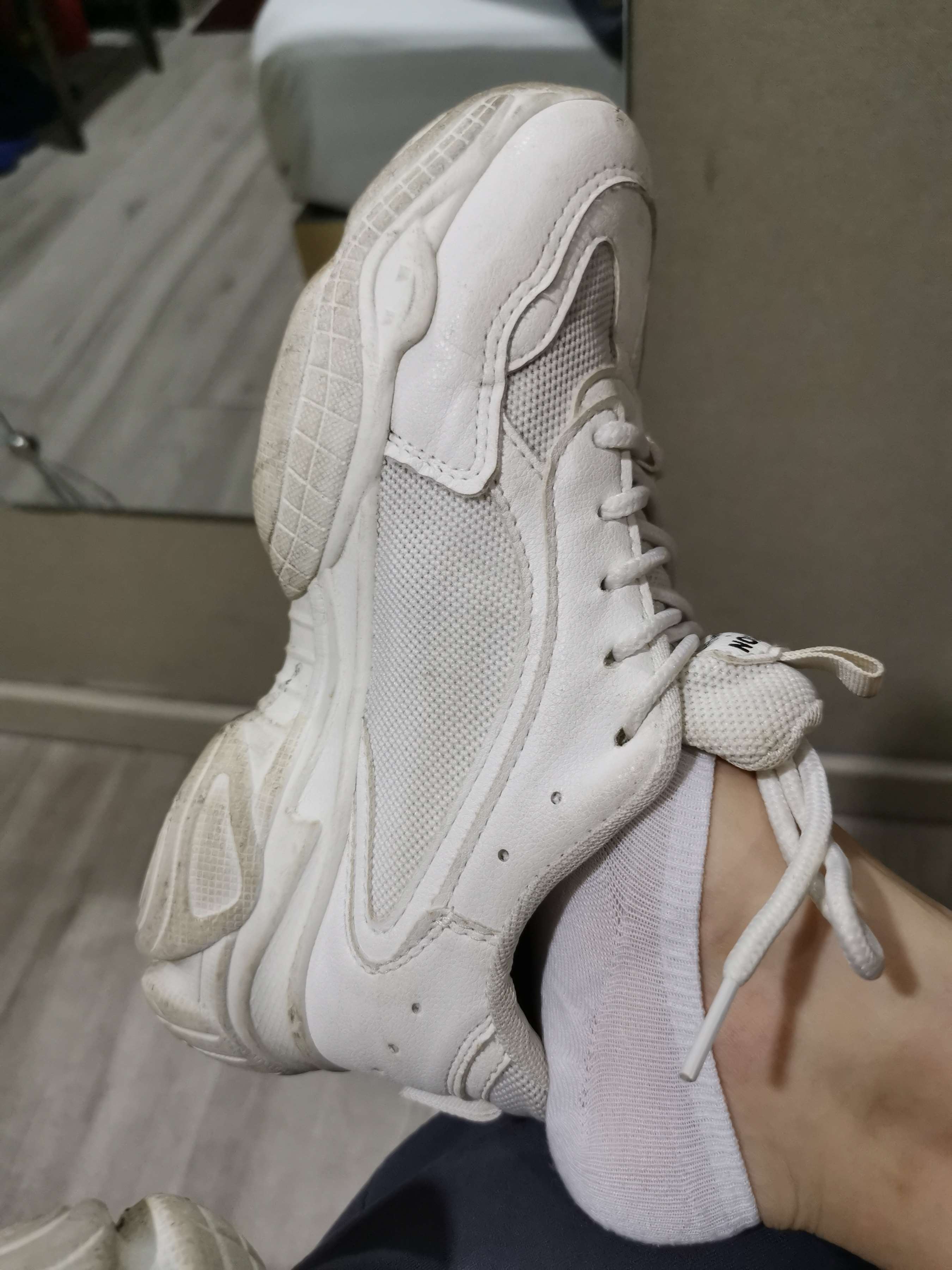 《杨杨运动鞋の船袜脚丫》作品图