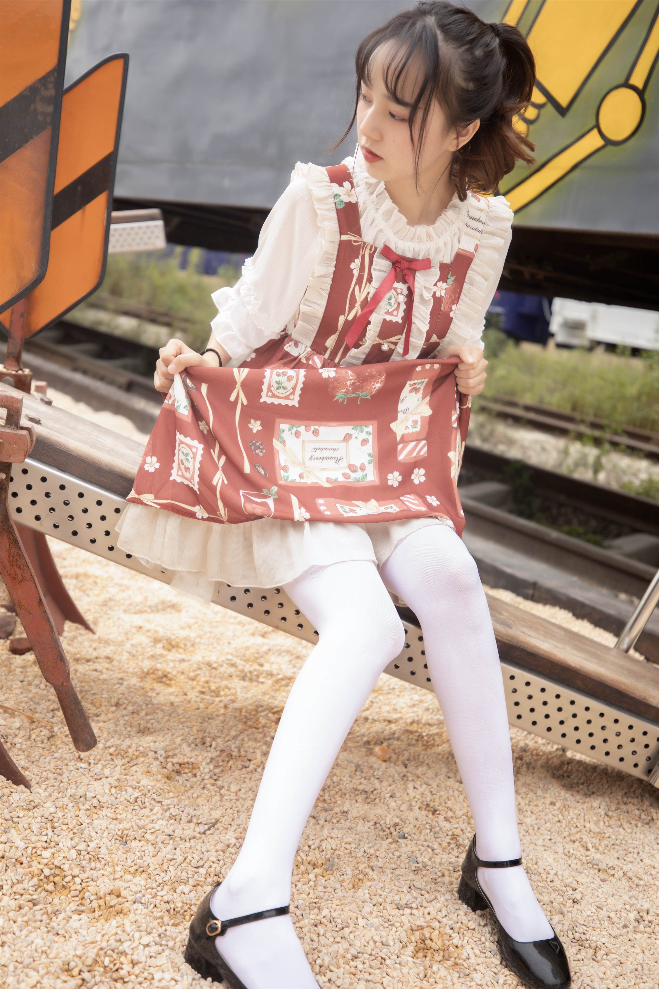 《小玥玥的白丝脚丫》作品图