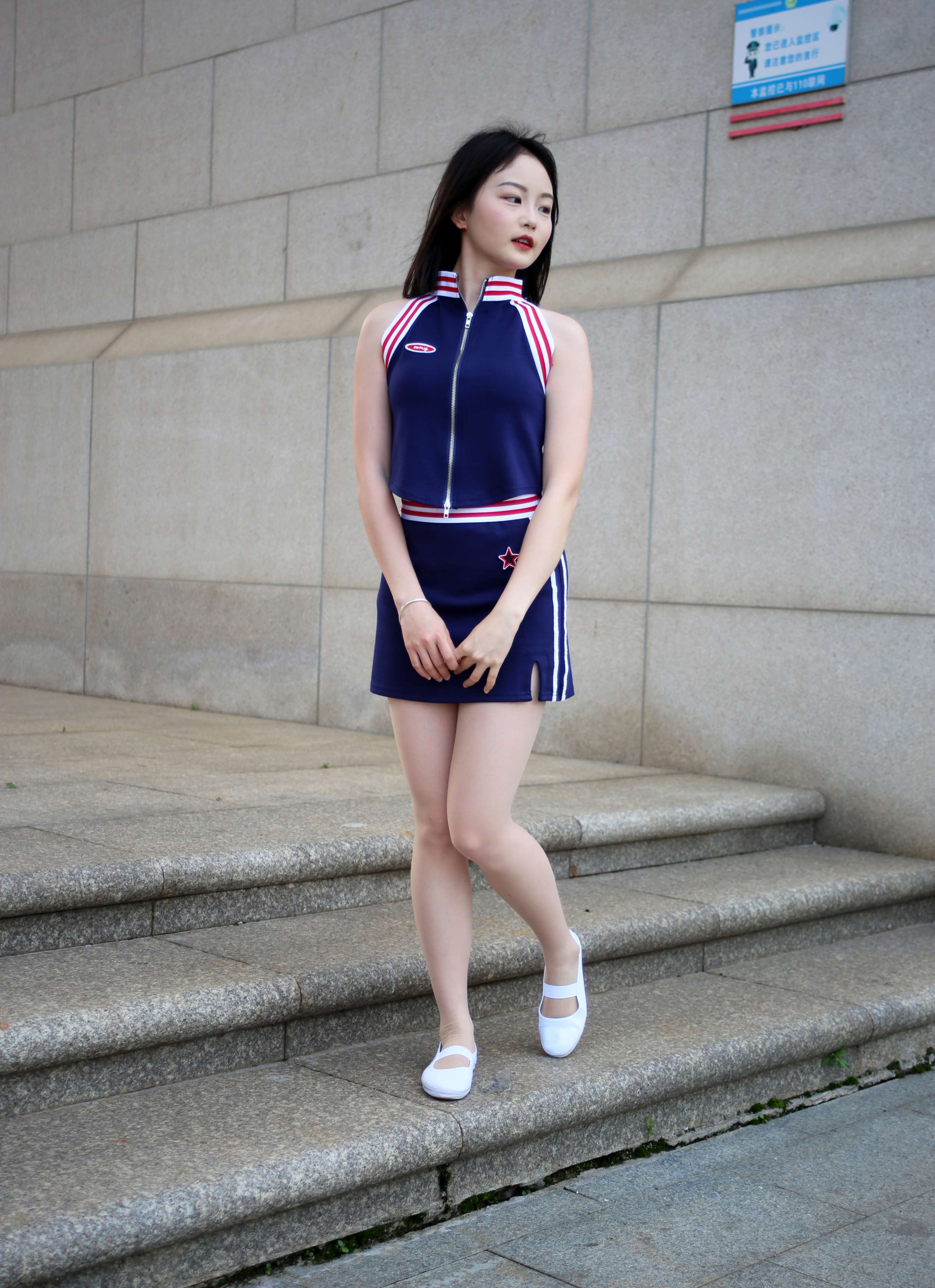 《双双 溜冰女孩》作品图