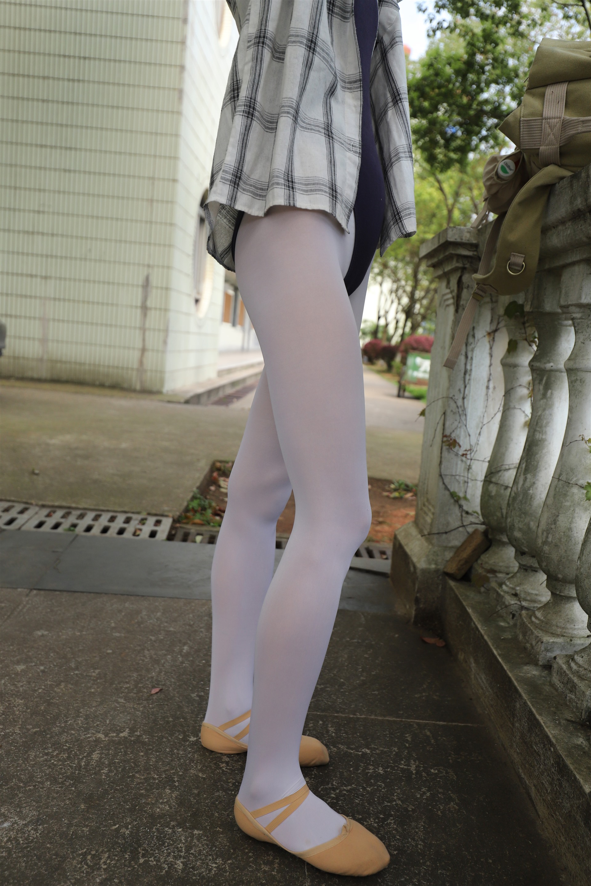 《学妹练舞丝袜脚丫》作品图