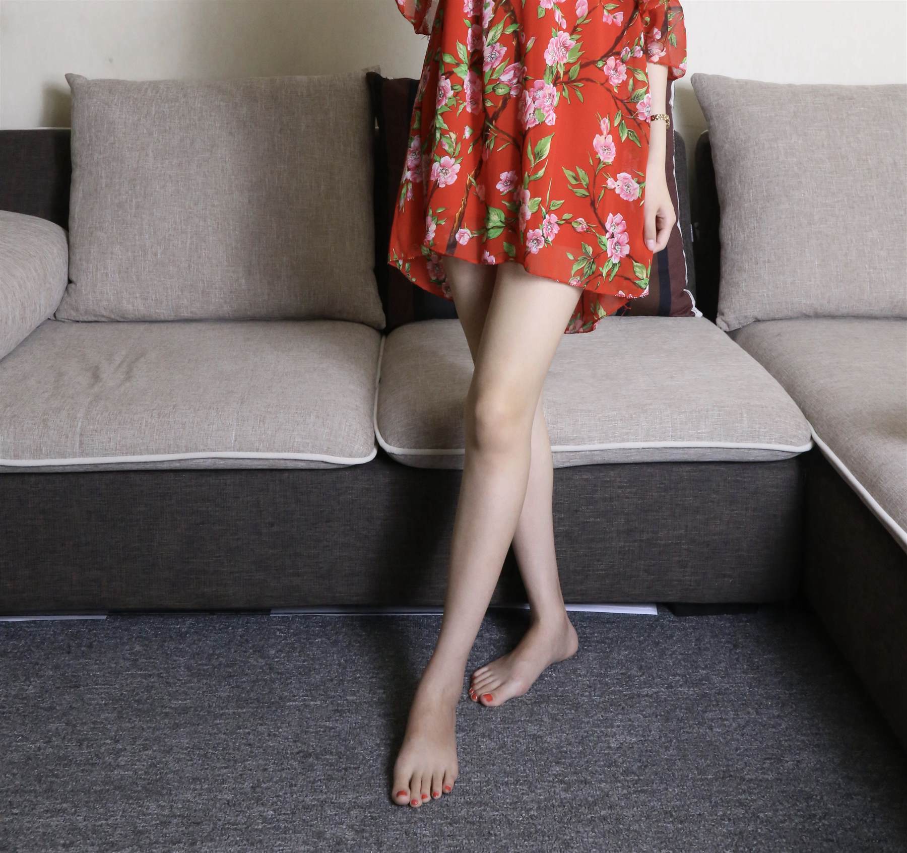 《茜茜嫩足玩物》作品图