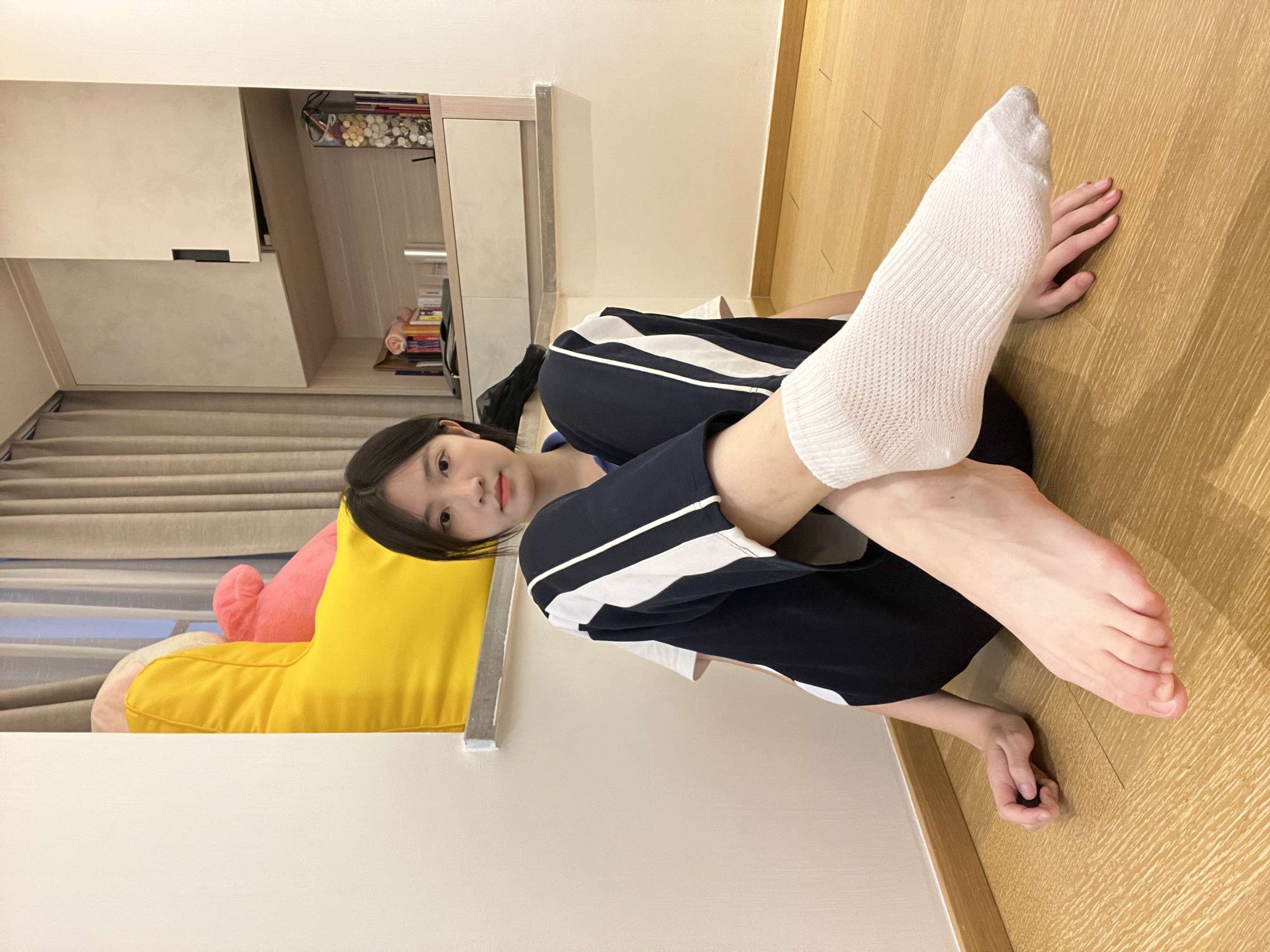 《真实大二妹子居家自拍嫩脚》作品图