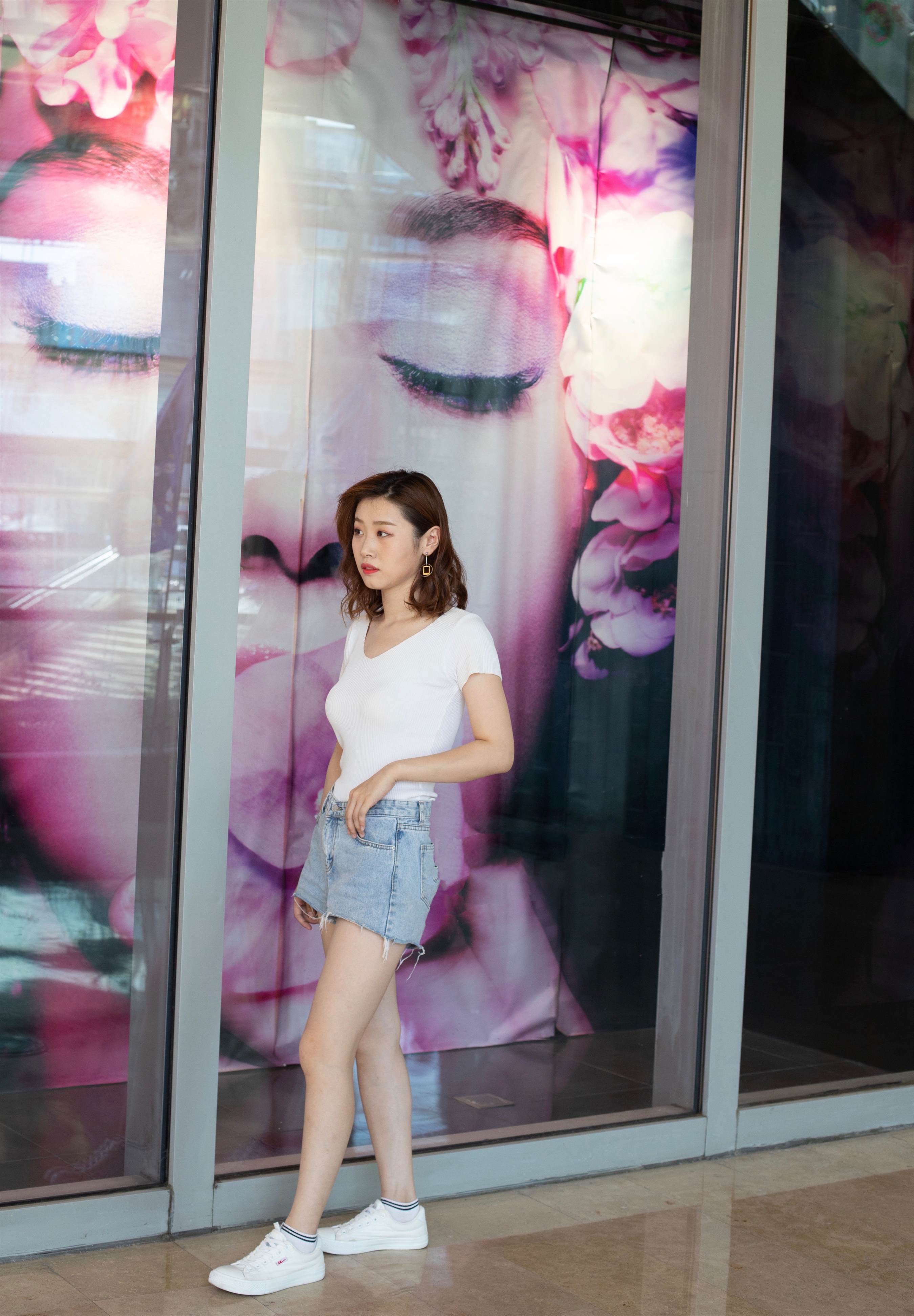 《商场越拍少女板鞋の棉袜脚+视频1个》作品图