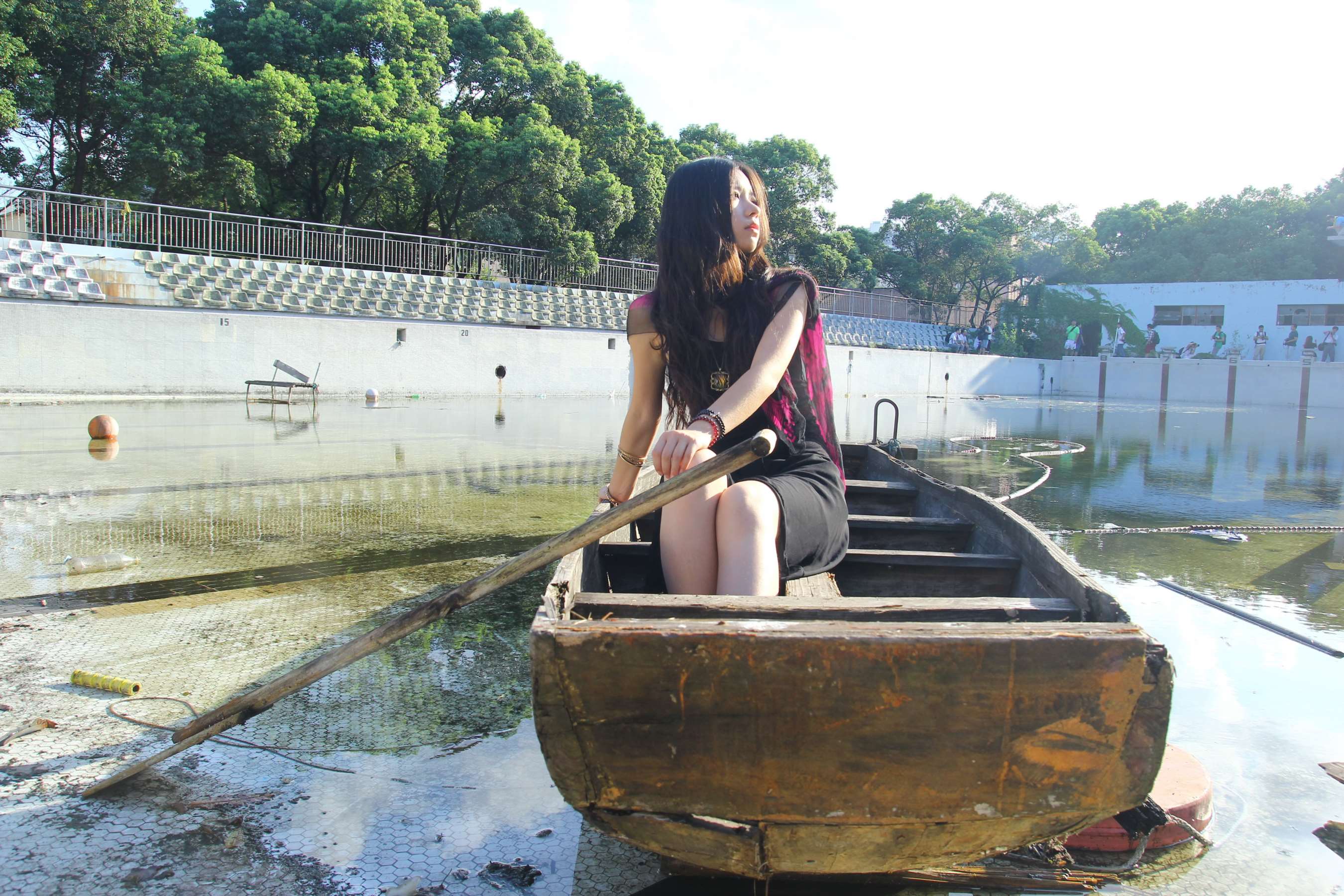 《亚妮裸足-让我们荡起双桨》作品图