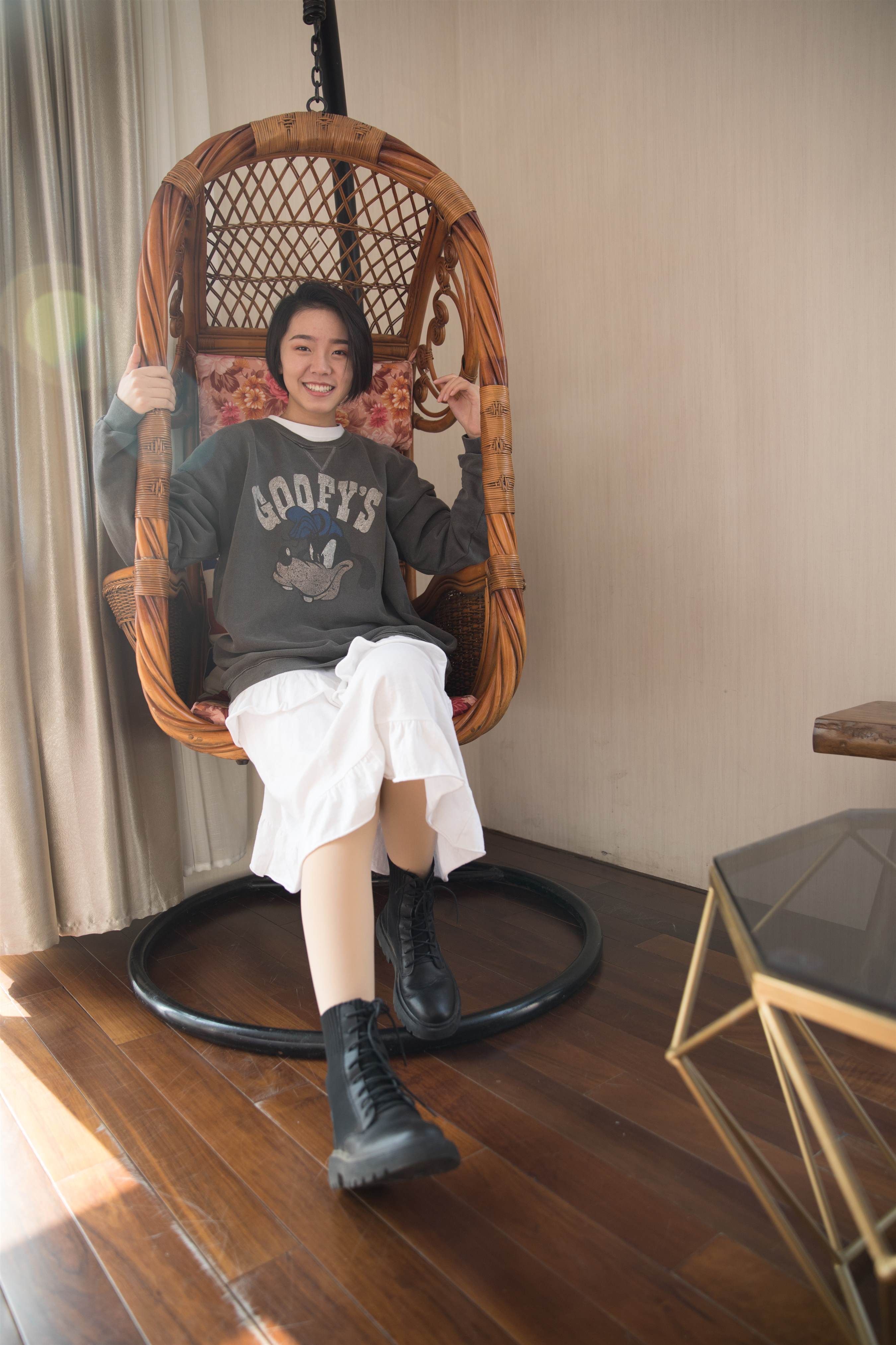 《爱笑少女の船套丝袜脚丫+视频1个》作品图