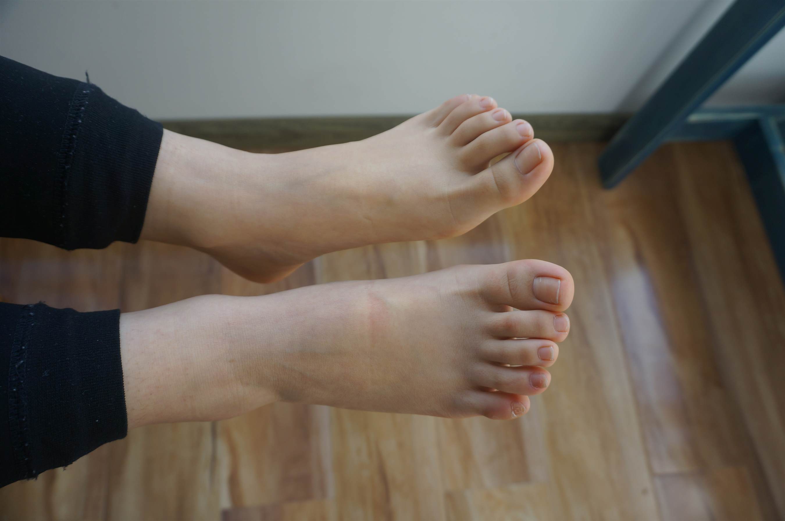 《小竹红色的回忆の裸足+视频1个》作品图