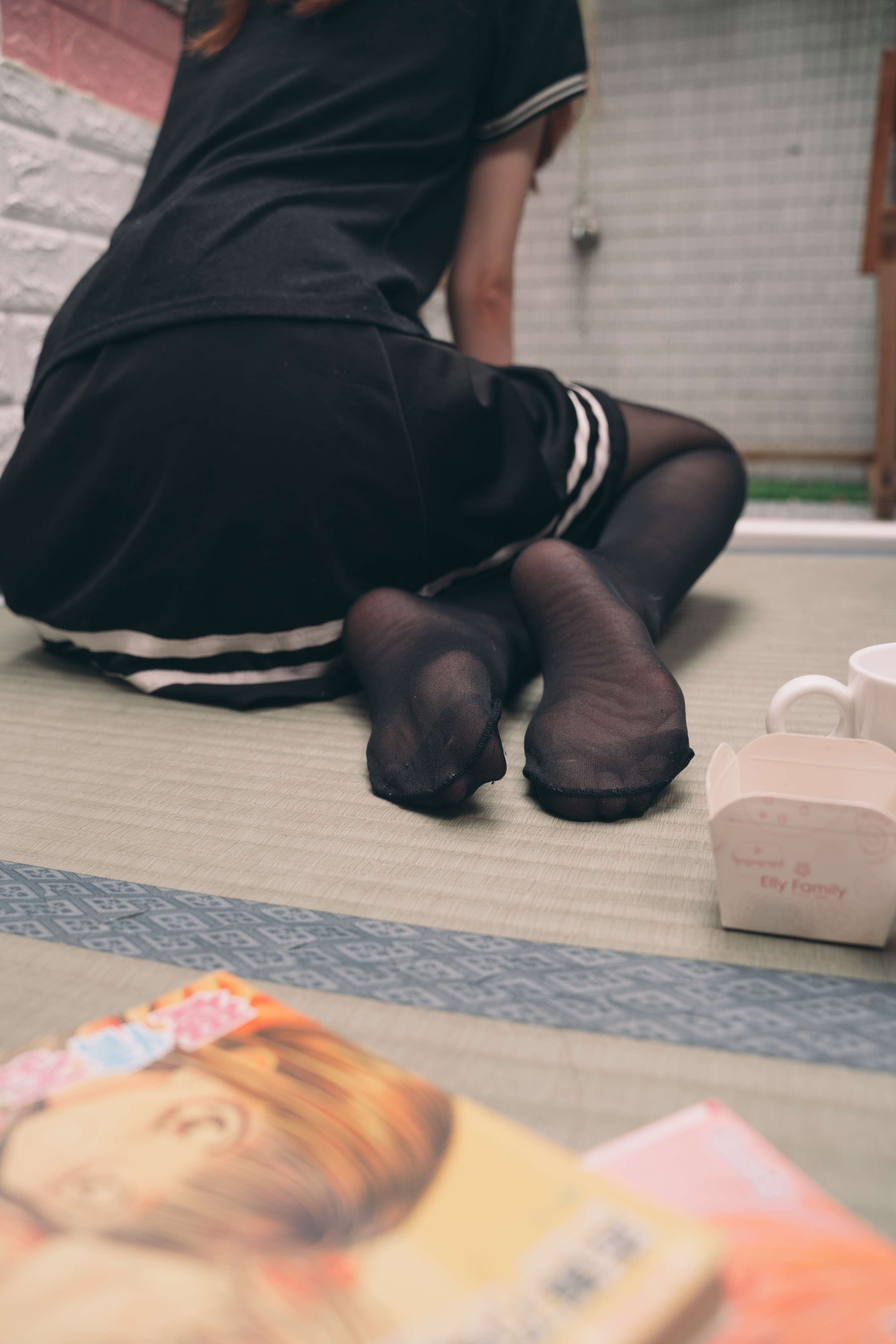 《rumi噜咪美脚玉足贴心喂食》作品图