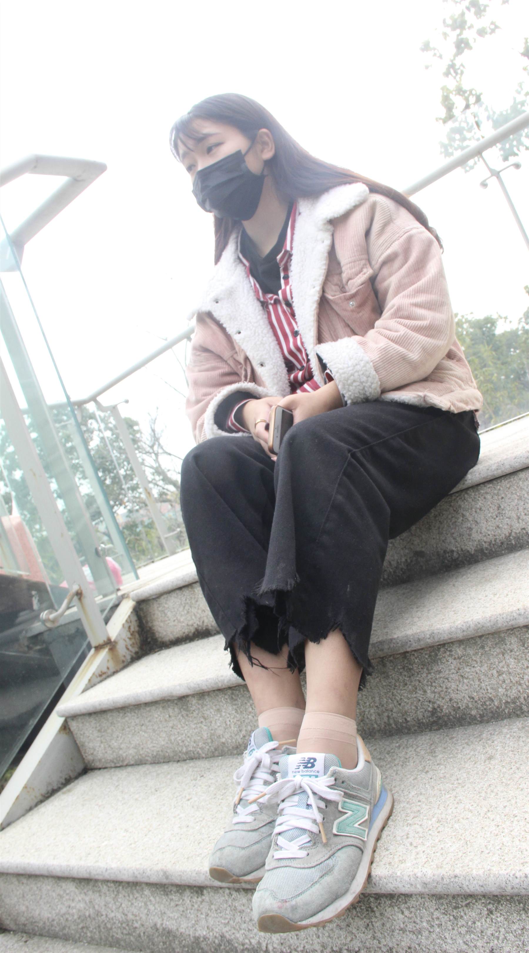 《新百伦丝袜脚の脱袜全程+【视频1个百度网盘下载】》作品图