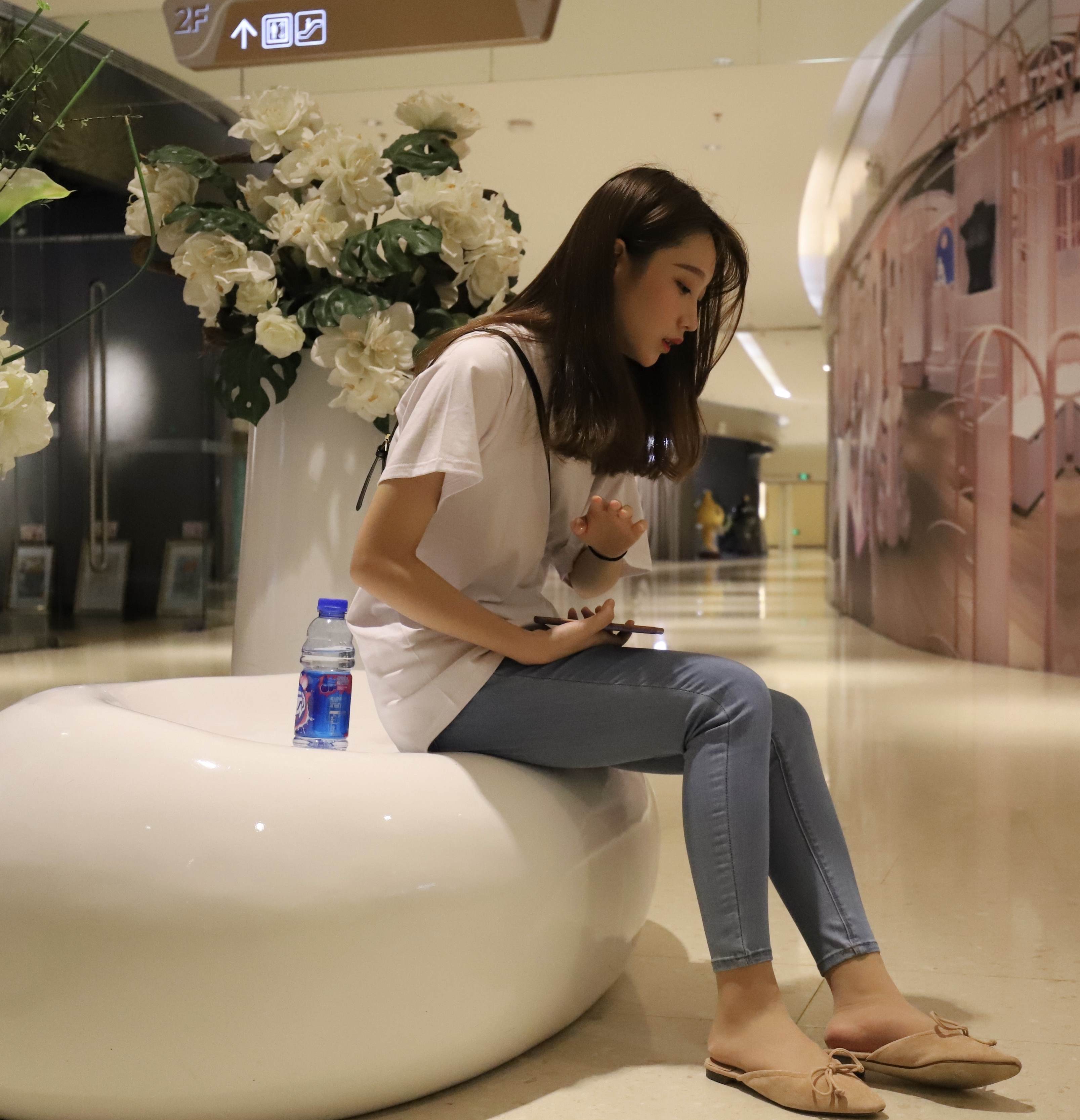 《紧身牛仔の丝袜脚+视频1个》作品图