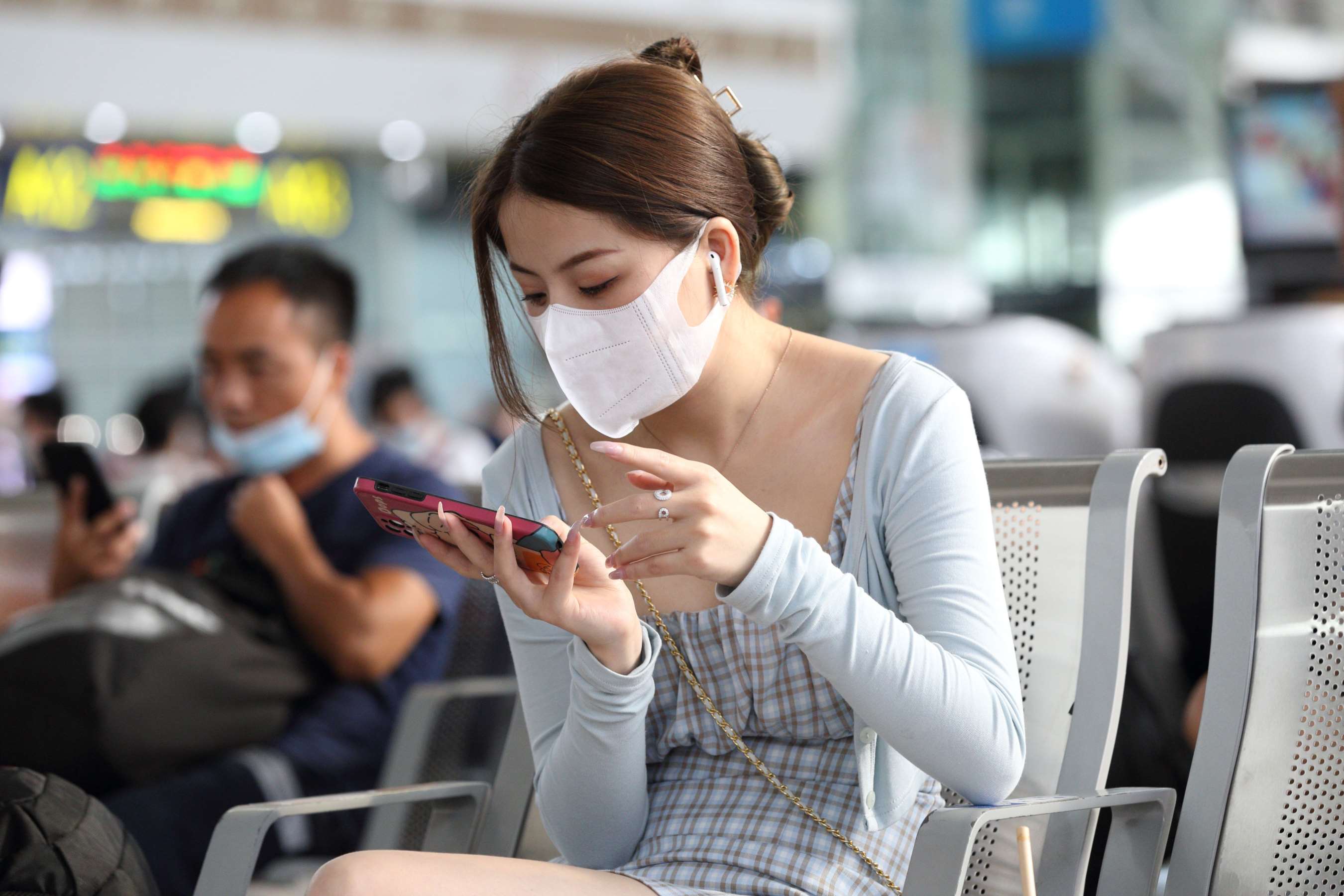 《打扮时尚身材超好的极品女神修长的脚丫》作品图