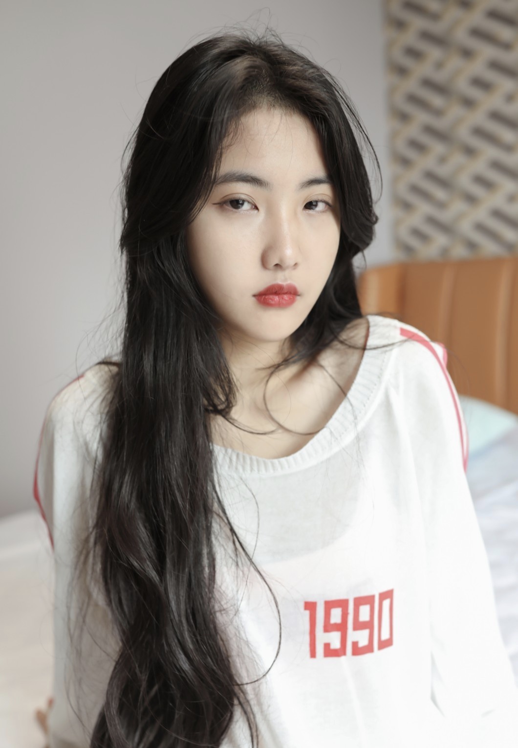 《旅馆板鞋の白丝脚丫》作品图