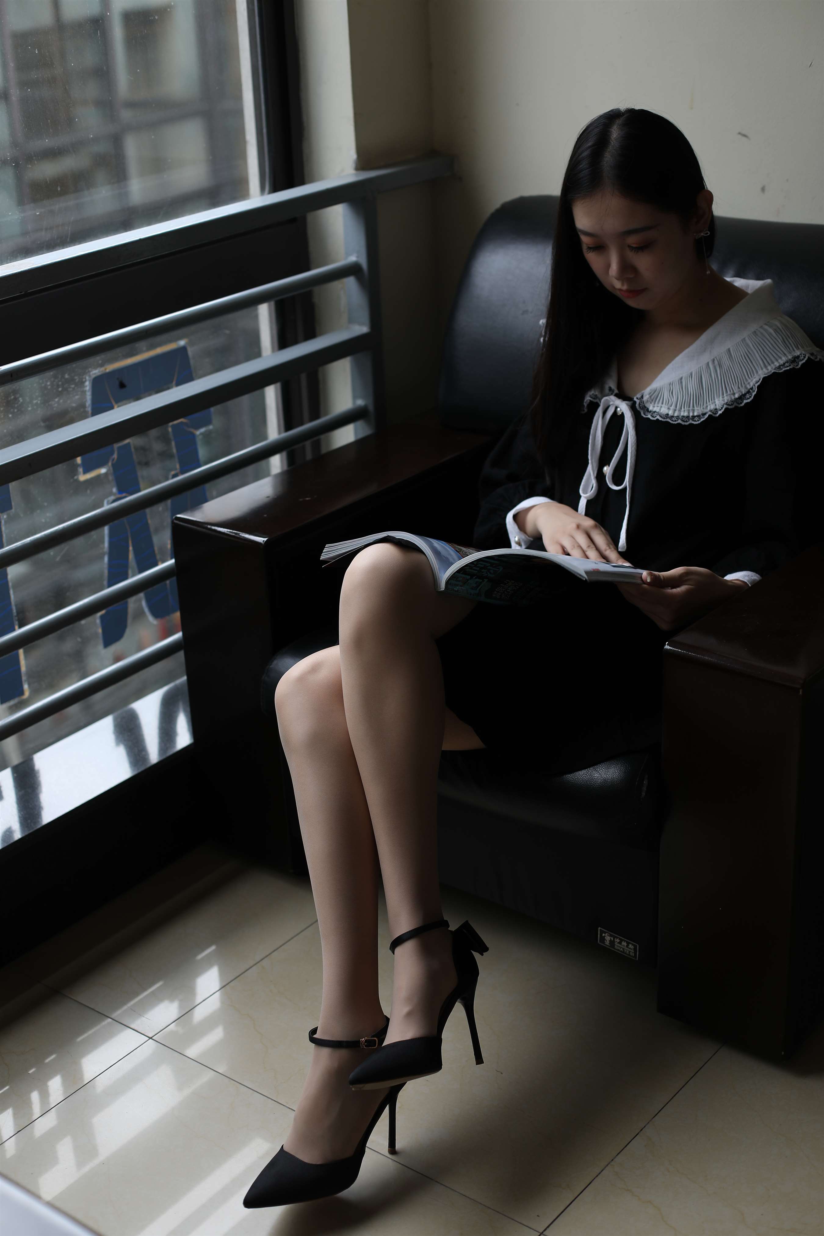 《肉丝高跟脚丫》作品图