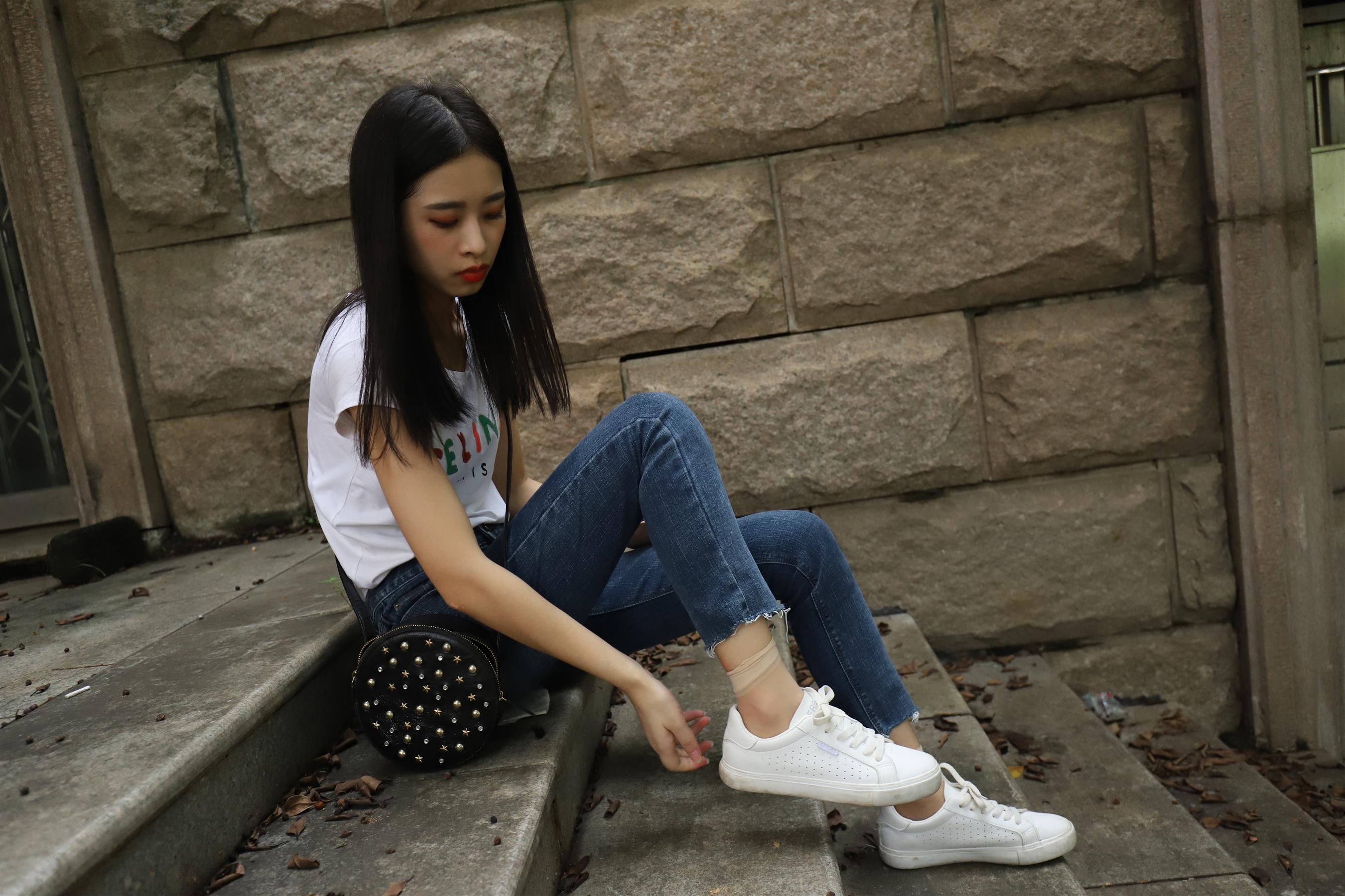 《九分牛仔の板鞋丝袜脚丫下》作品图