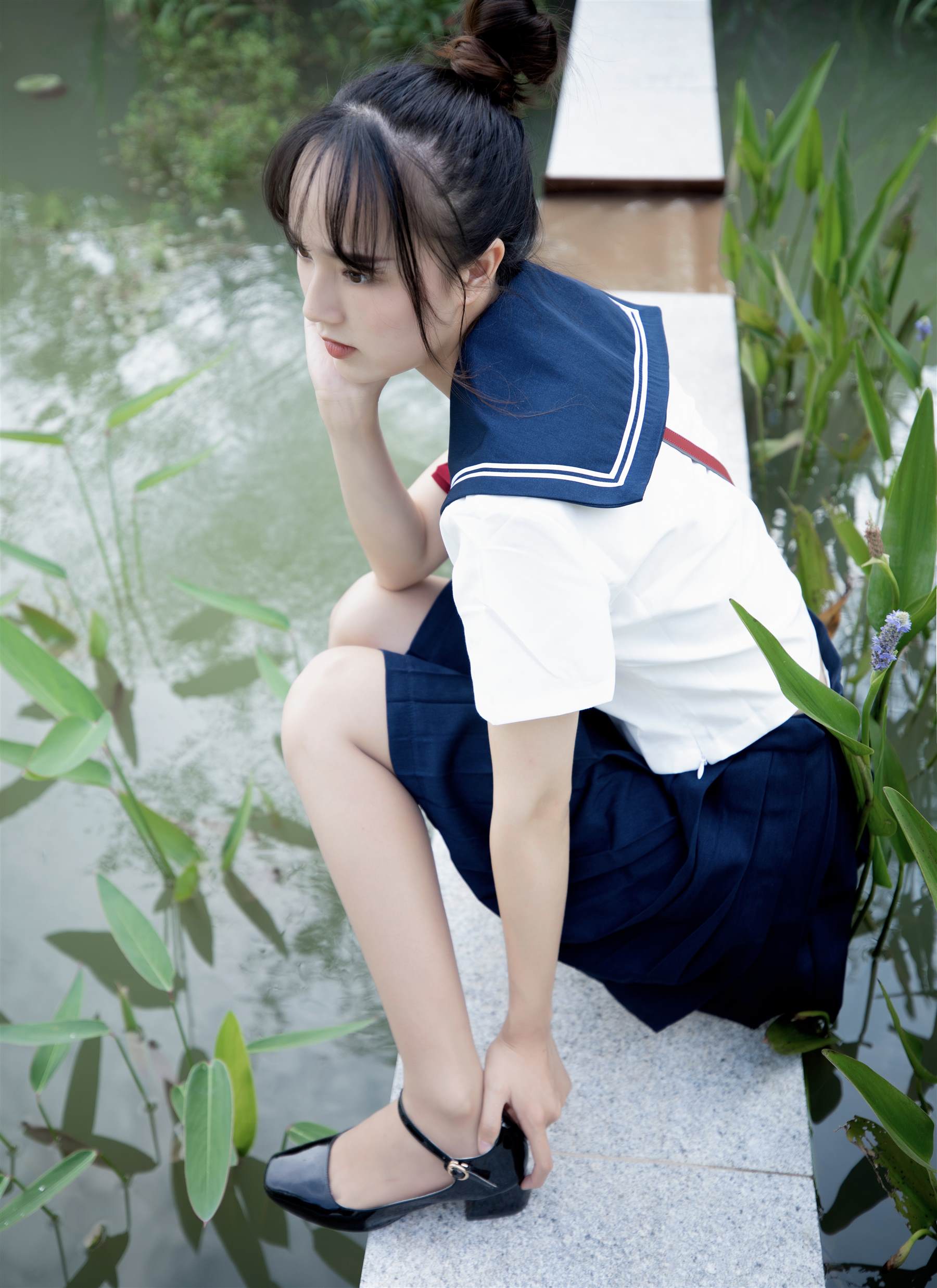 《水手制服肉丝脚丫》作品图