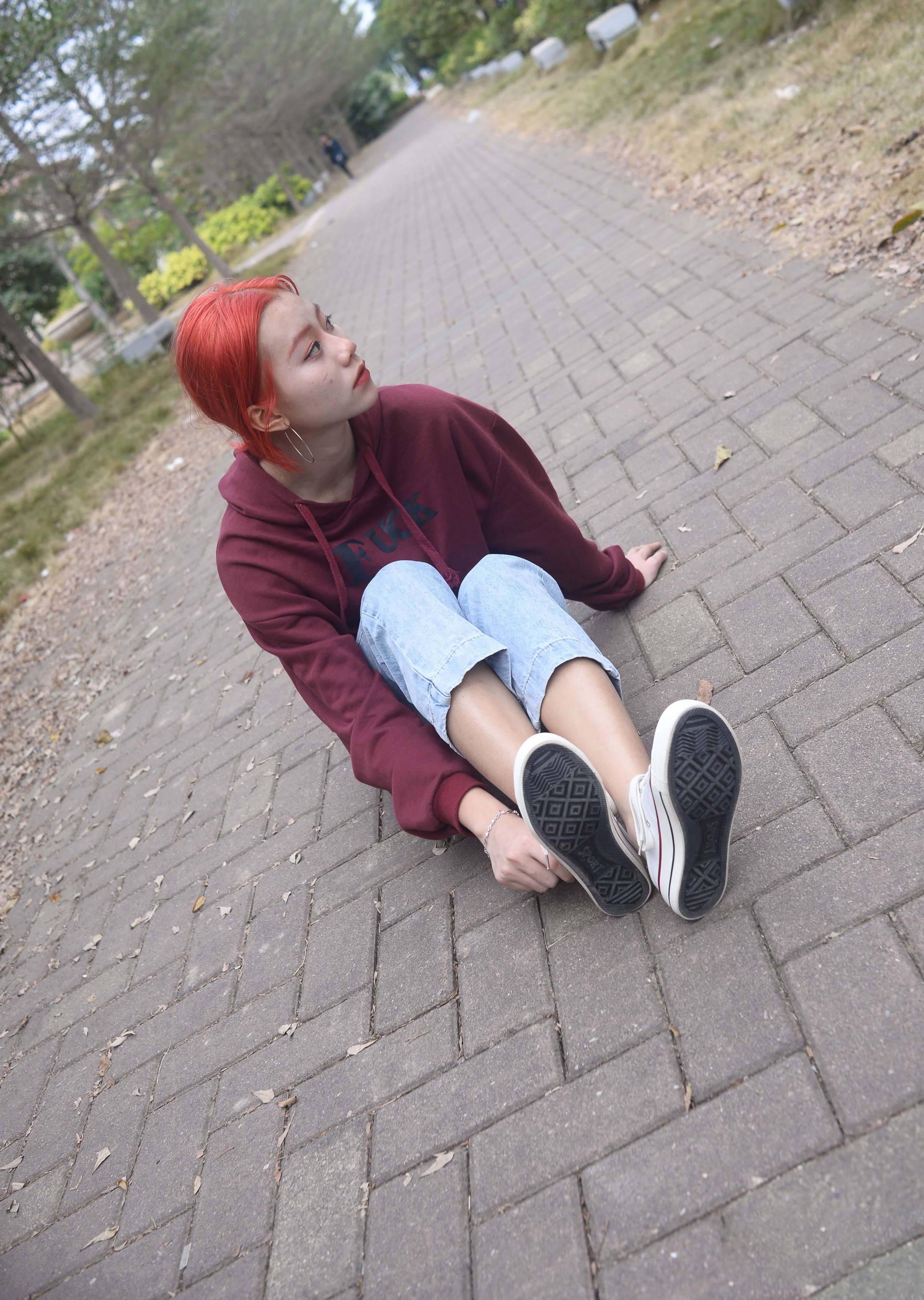 《彤彤 尘埃里的花朵》作品图