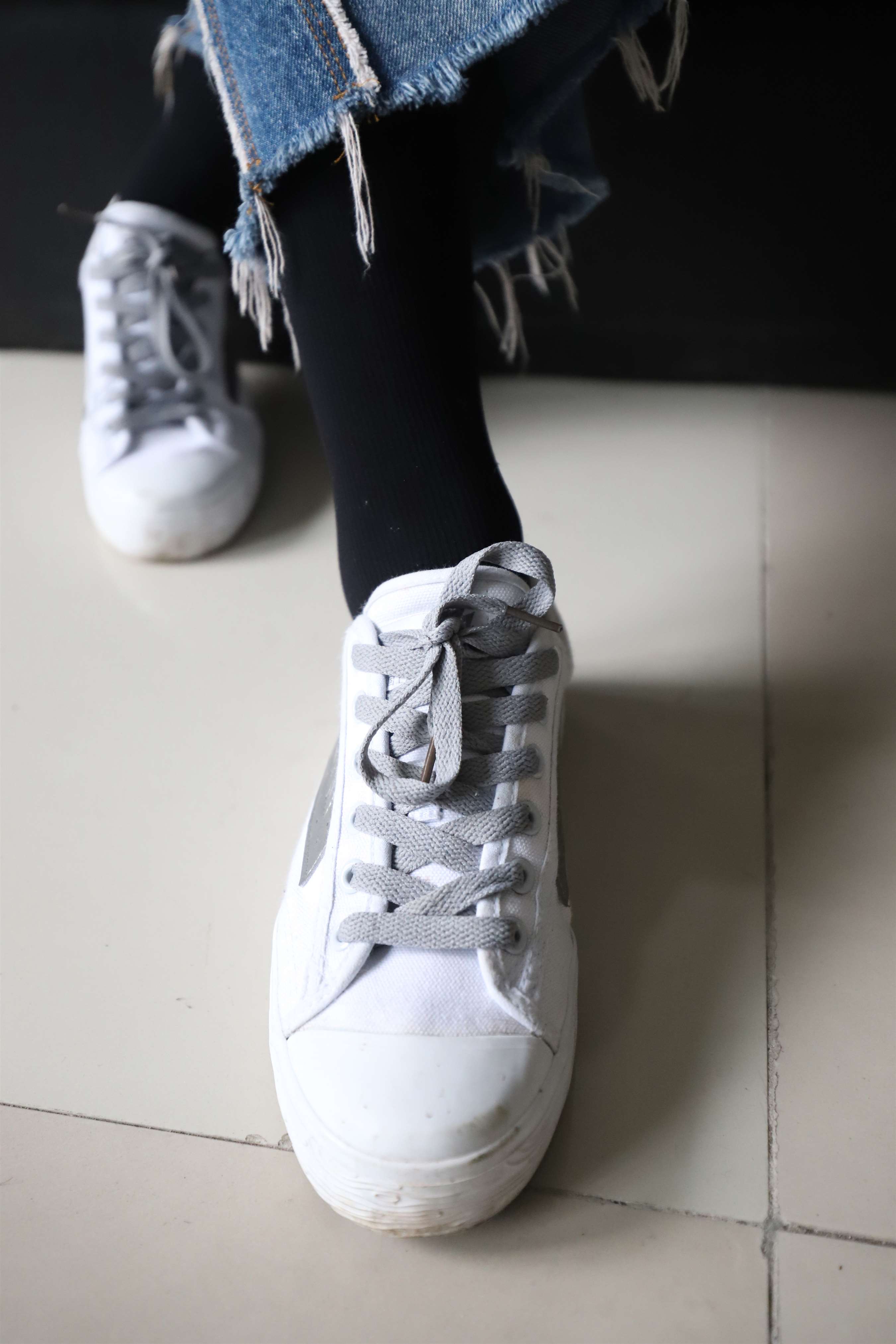 《板鞋の黑长棉袜》作品图