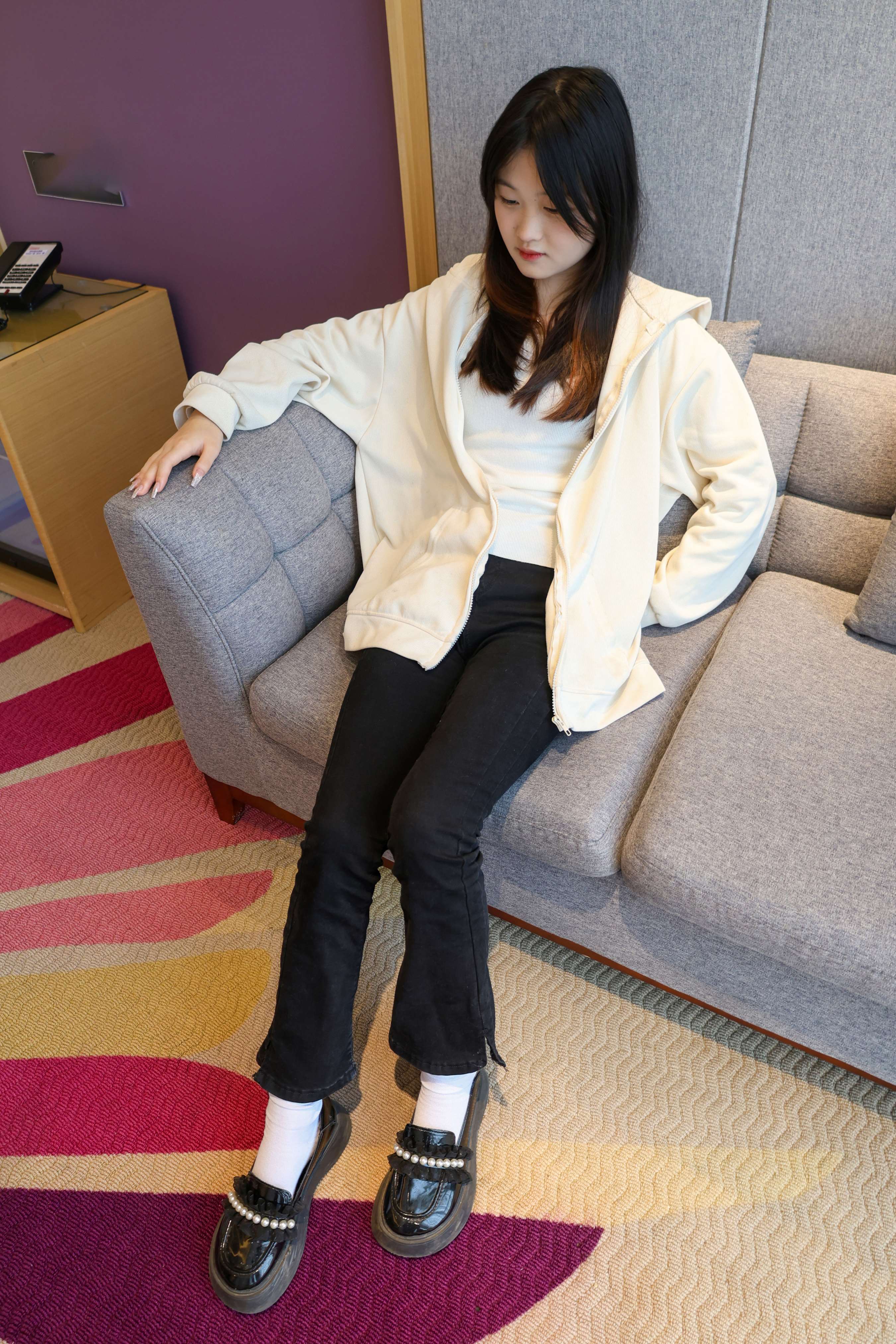 《少女圆头皮鞋の棉袜足》作品图