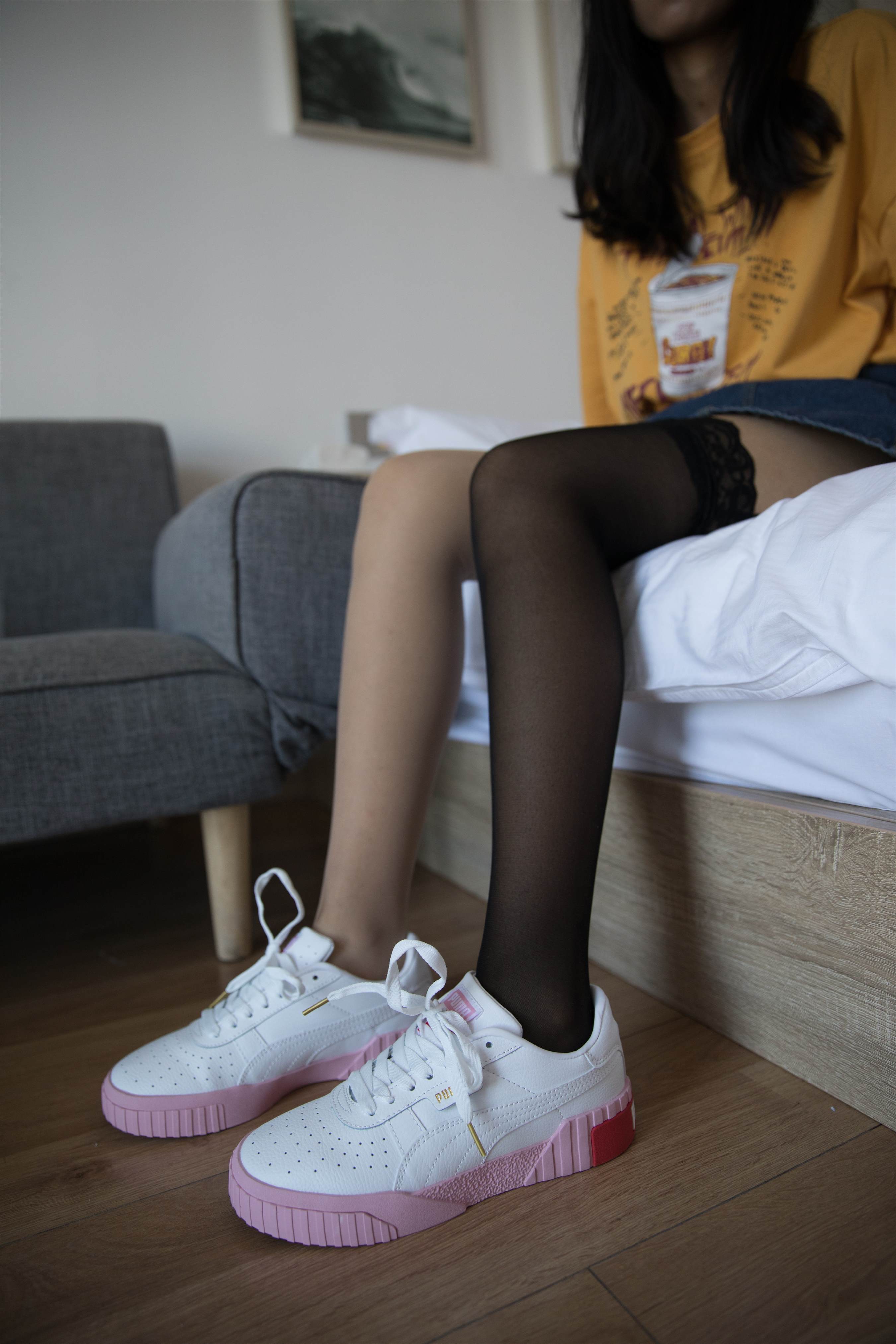 《学妹多套袜子脚丫【视频1个网盘下载】》作品图