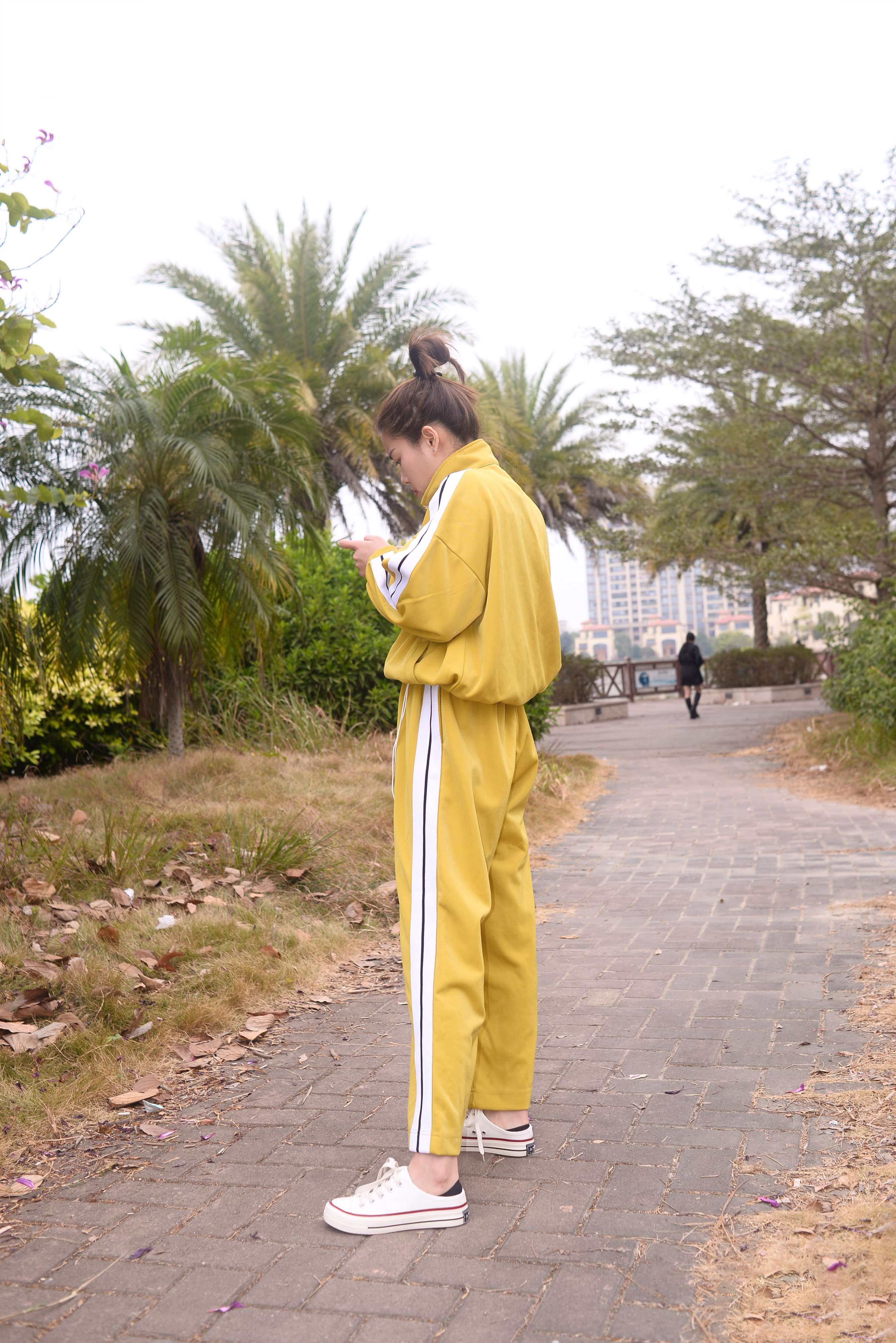 《运动学妹的船袜脚》作品图