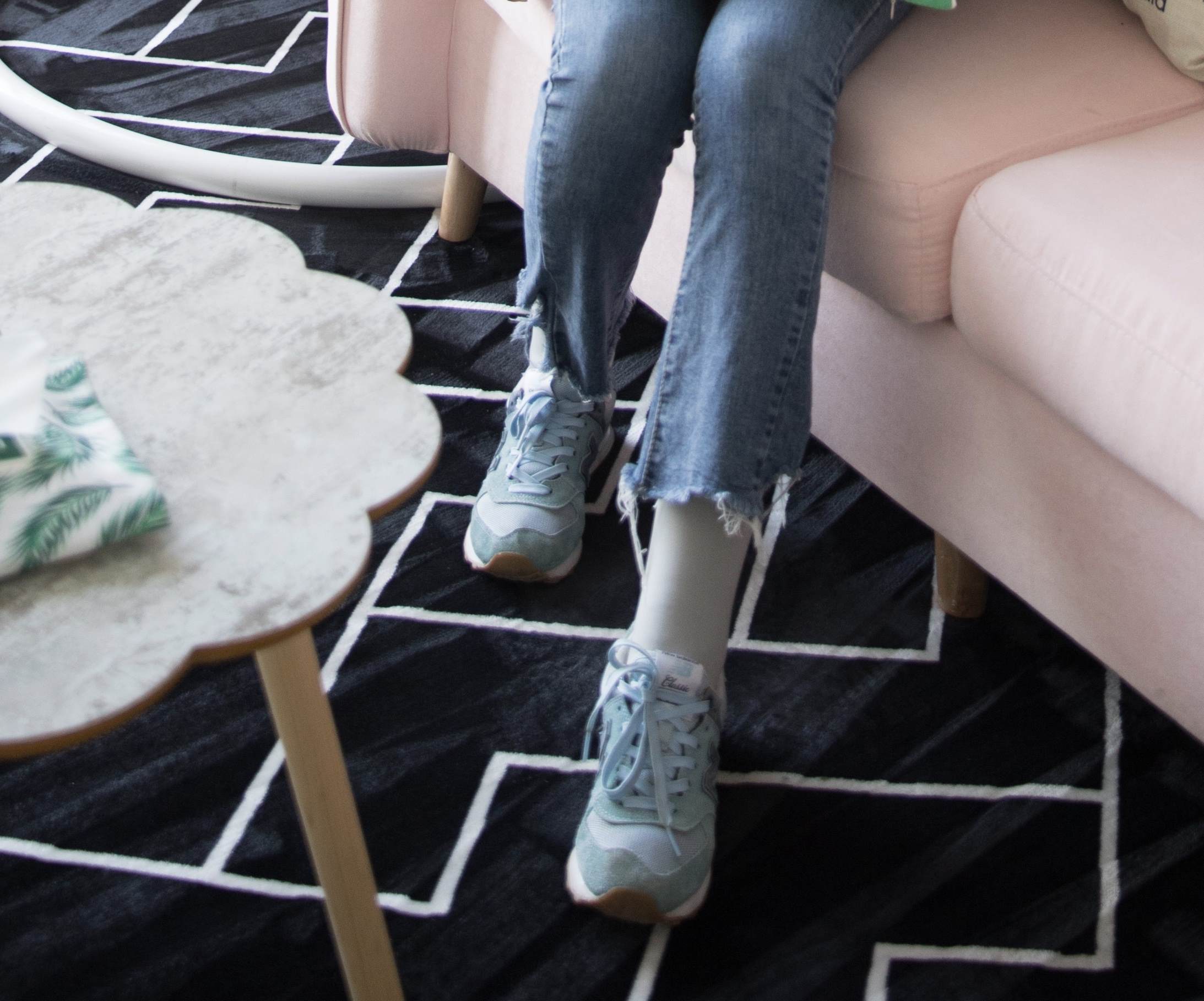 《新百伦の棉袜脚丫+【视频3个网盘下载】》作品图