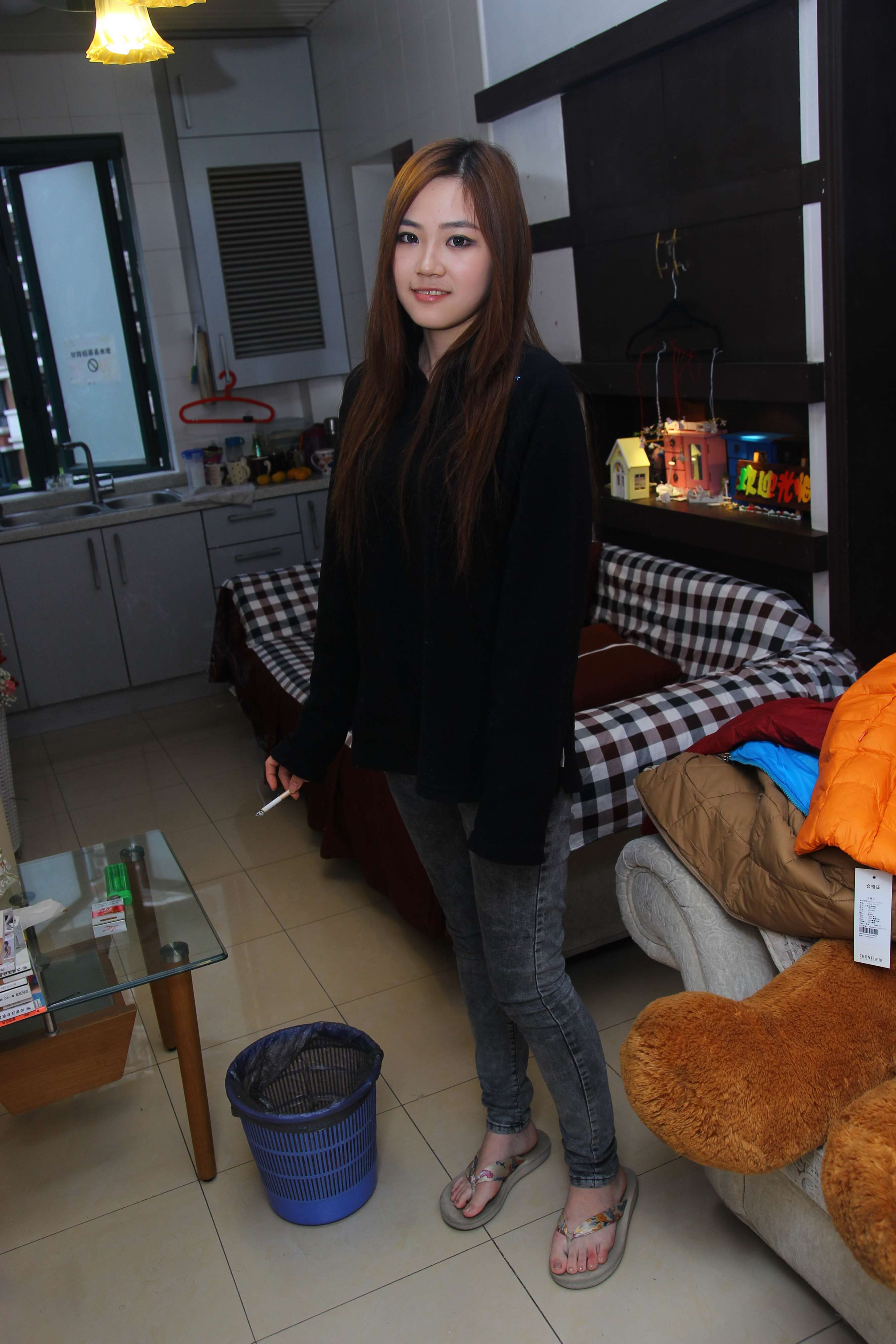 《在客厅里看了这双脚掌，保证你挪不开脚步》作品图