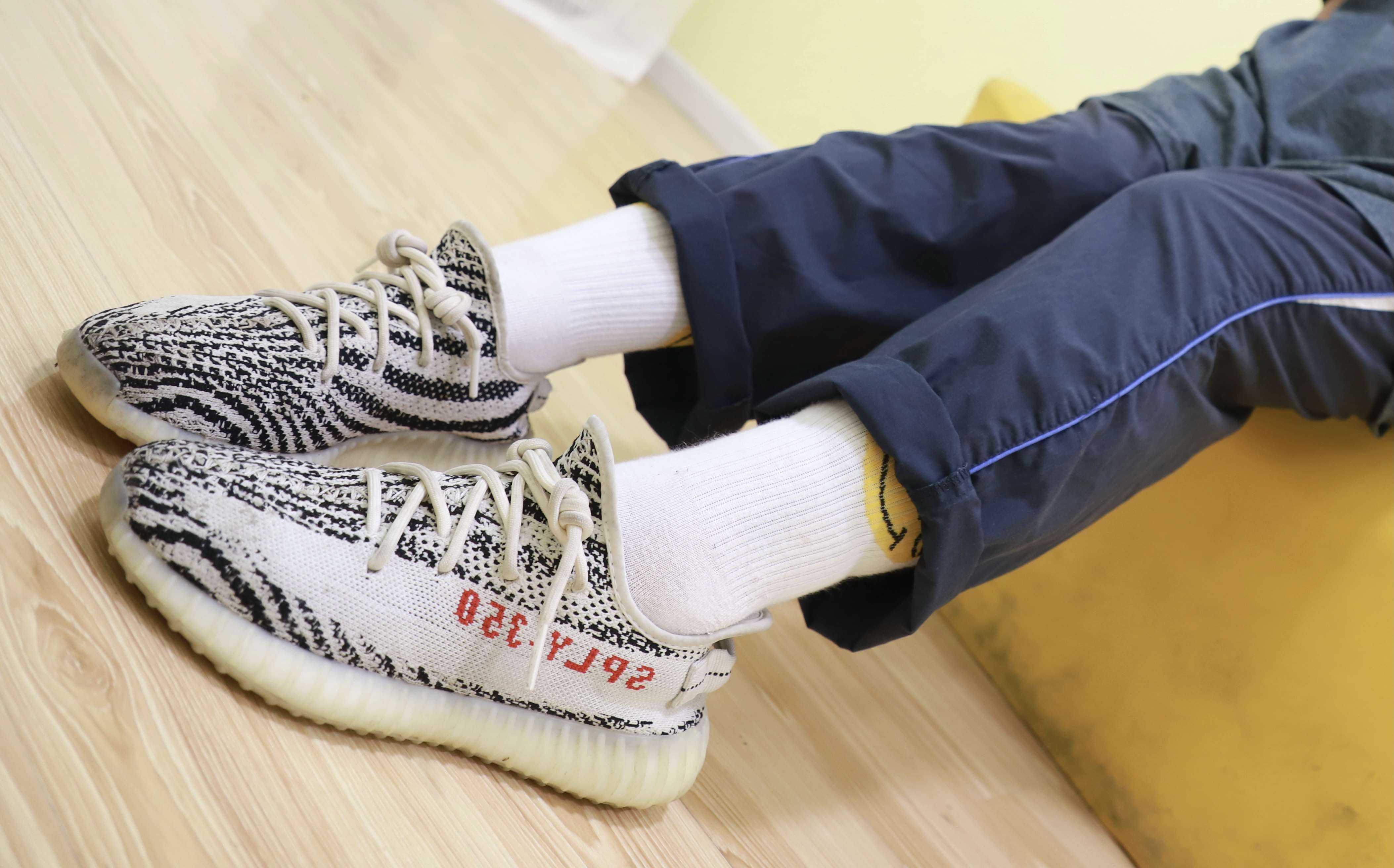 《清纯眼镜学妹》作品图