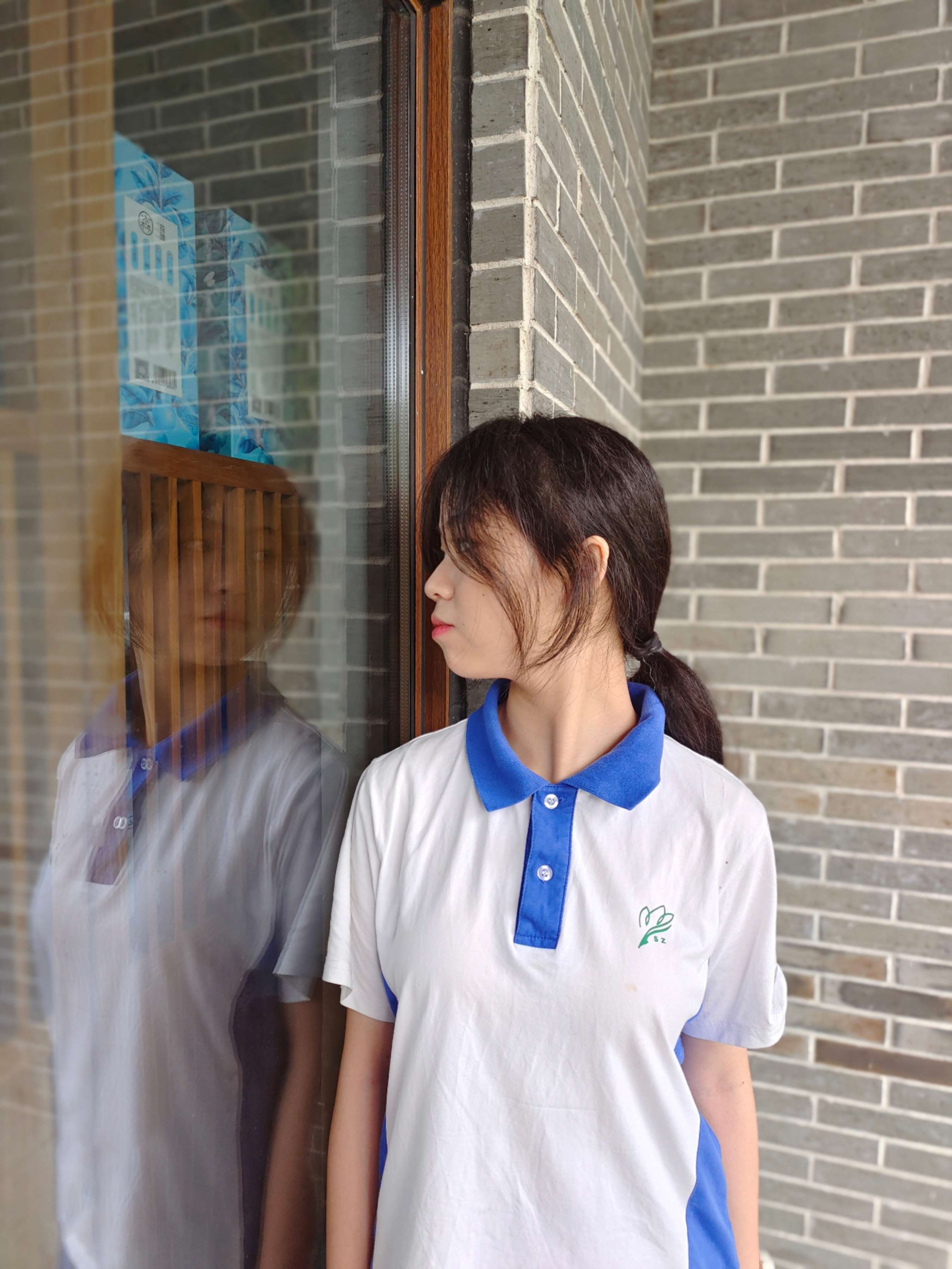 《学生小鱼校服の嫩足》作品图