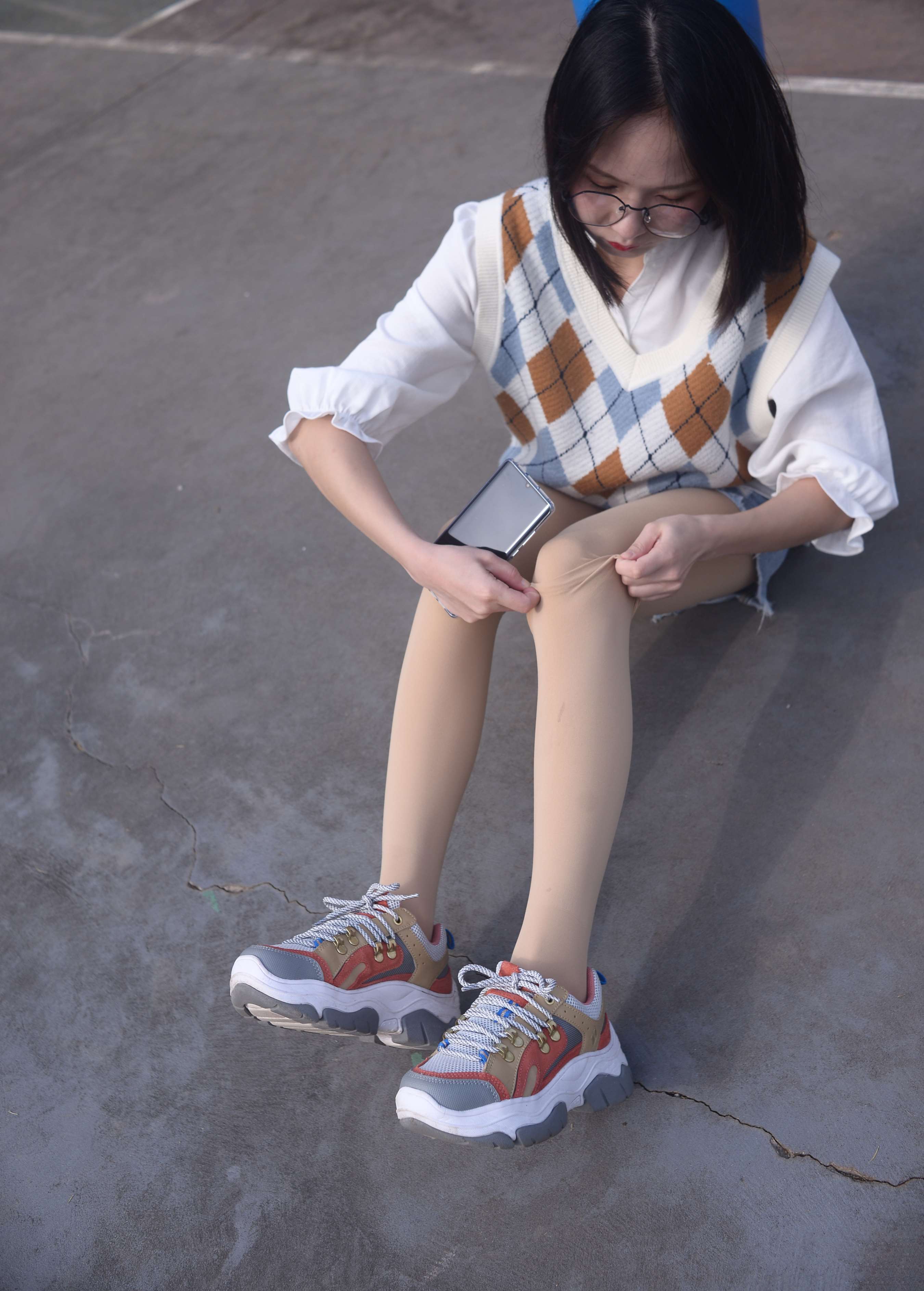 《小伊 春天的花开满了墙》作品图