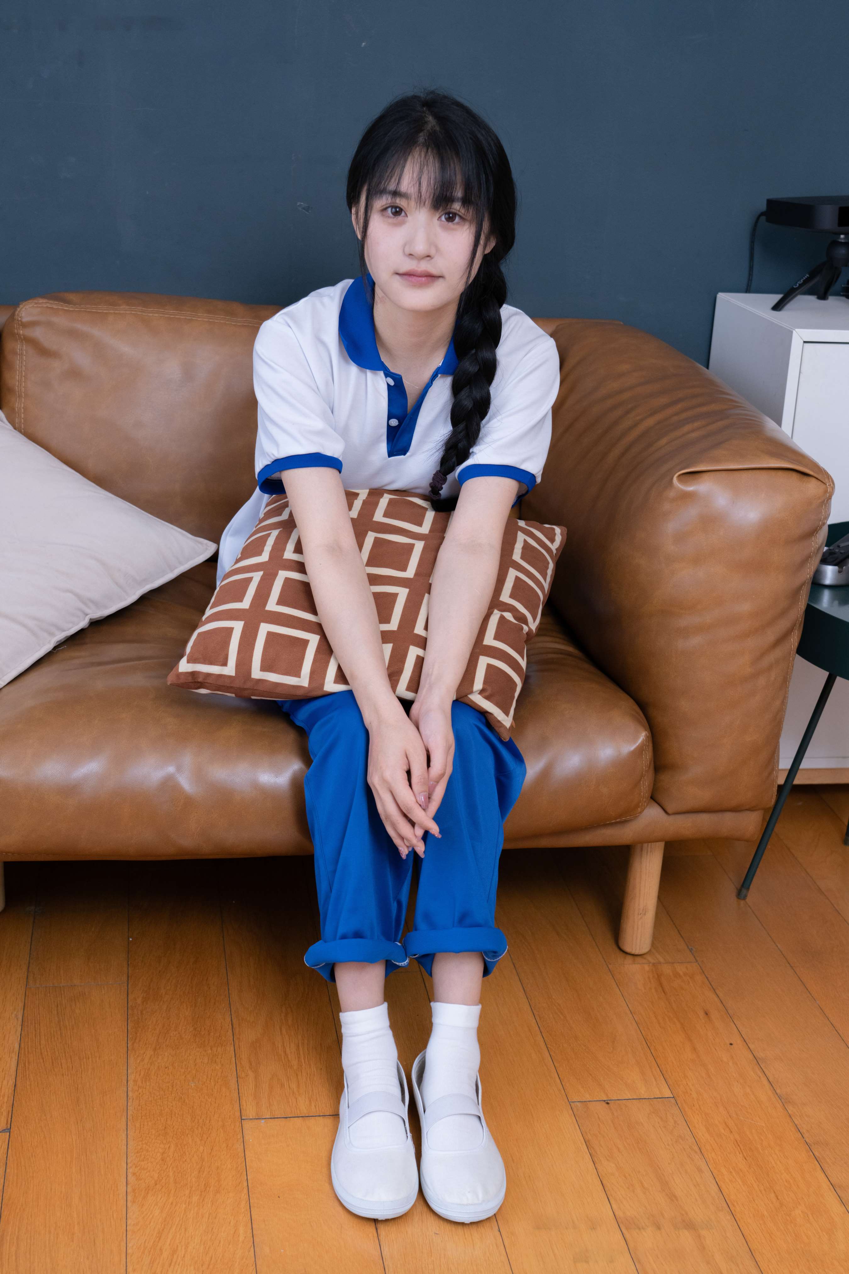 《澜澜-校服、白布鞋、板鞋、白棉袜、短肉丝、裸足》作品图